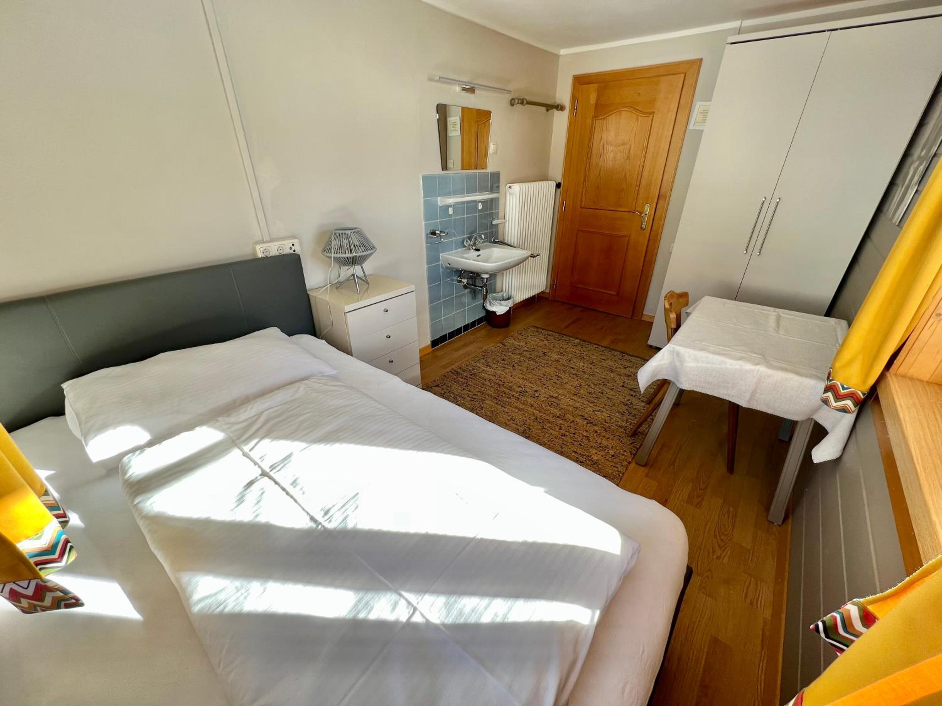 Comfort Single Room with Shared Bathroom photo 2