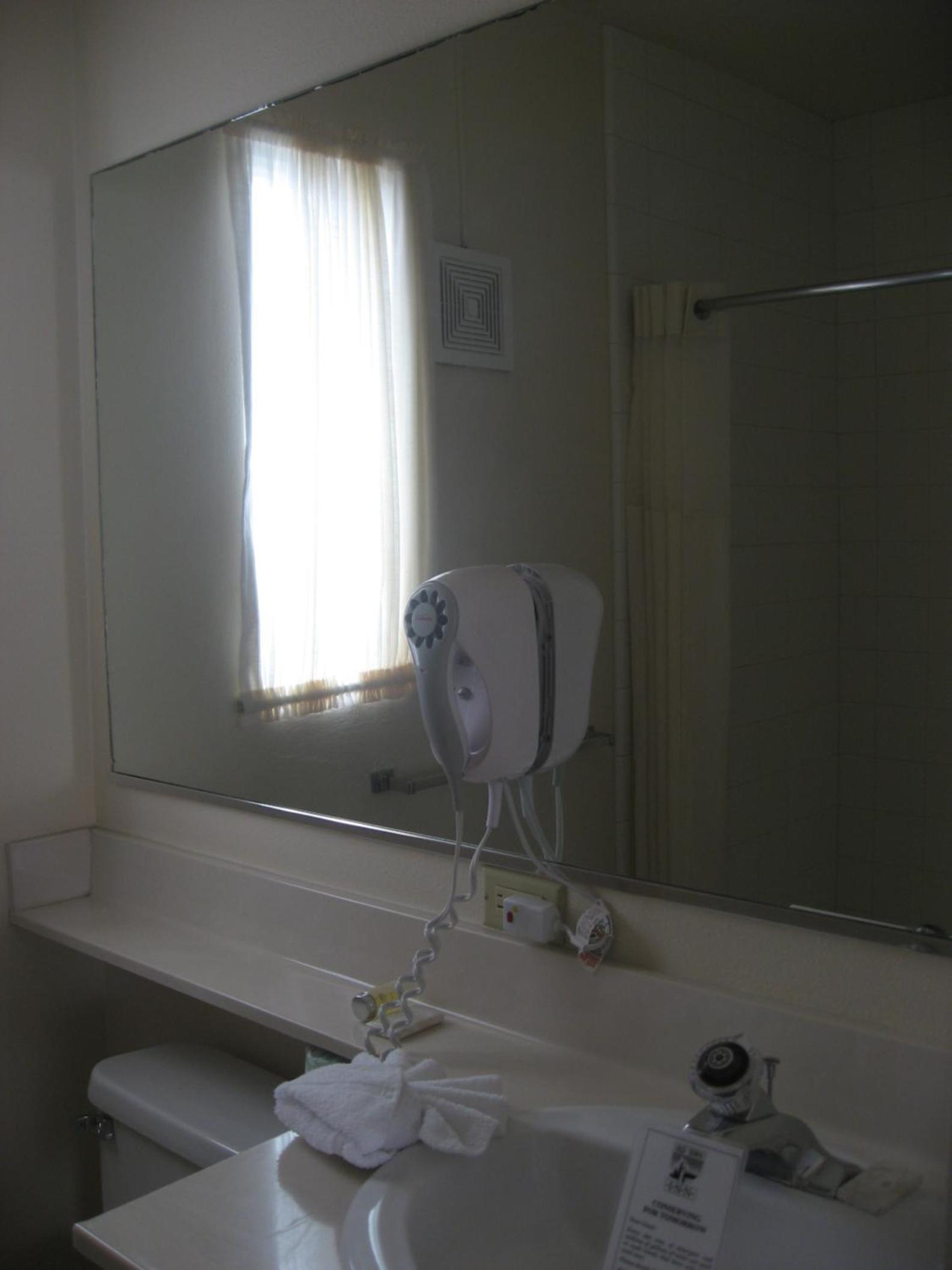 Petite King ADA Hearing & Visually Impaired (210 Sq. FT.) - Photo 3