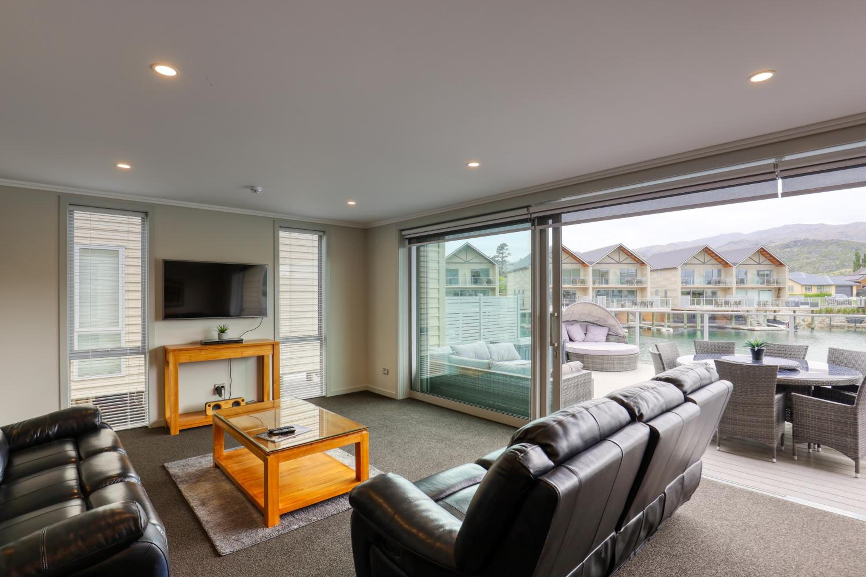 One-Bedroom Villa with Hot Tub - Ground Floor (With Kitchen) photo 1