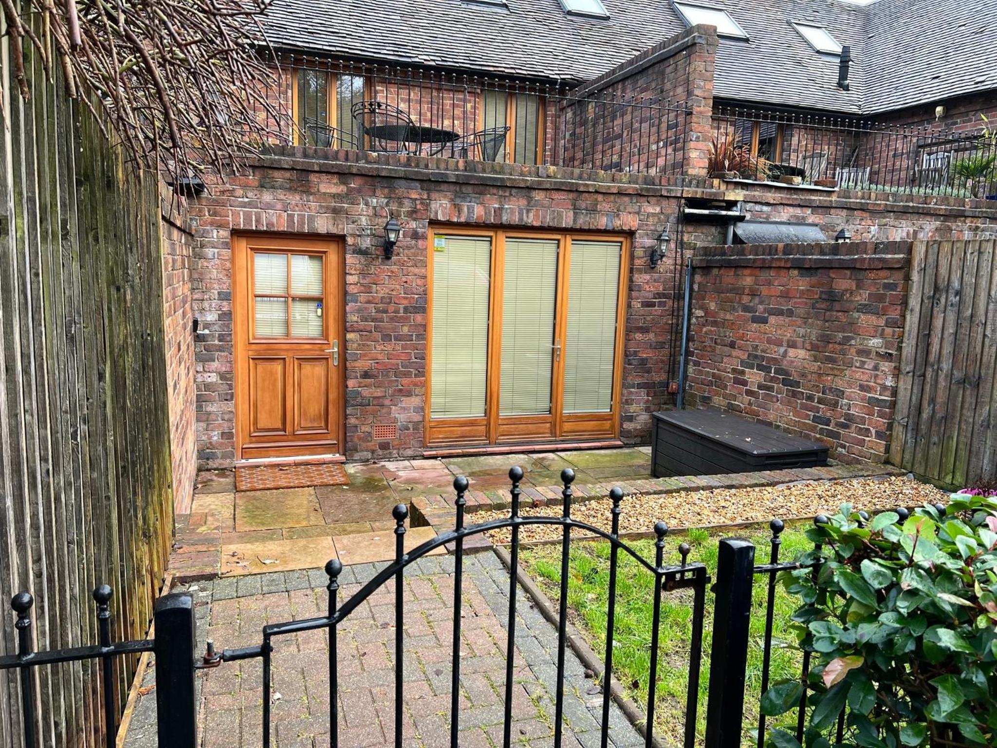 Three-Bedroom House photo 3
