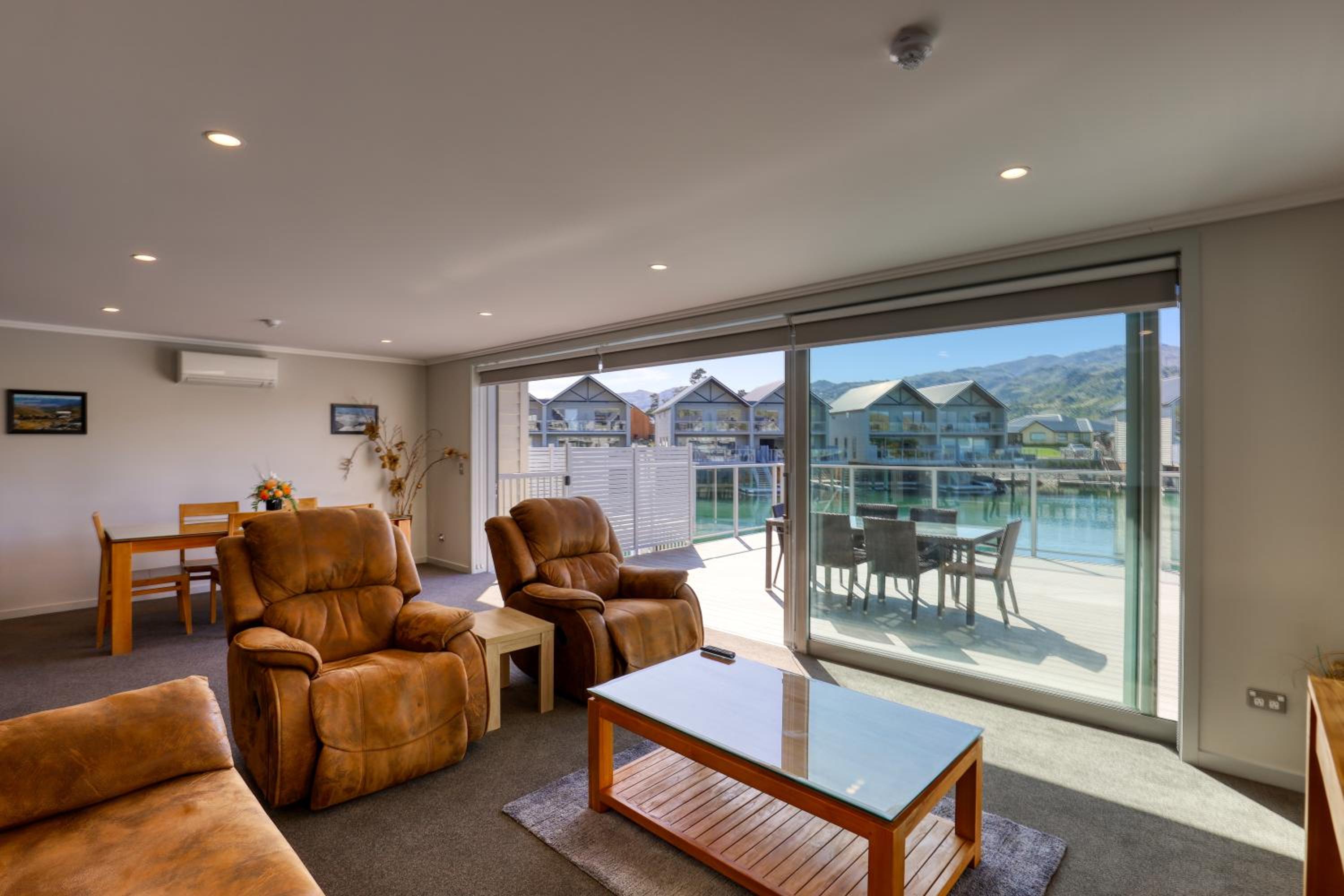 Family Room - Photo 2