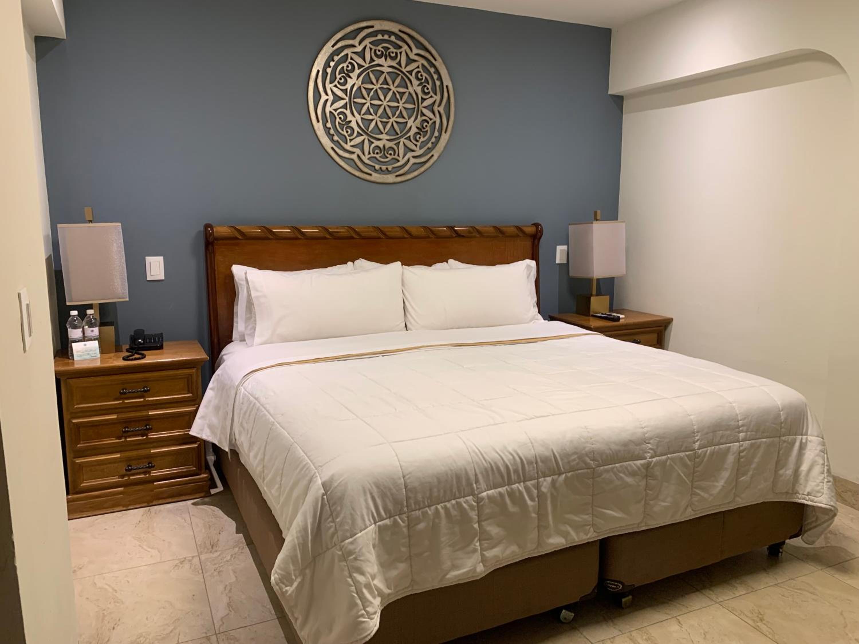 Superior King Room - Photo 3