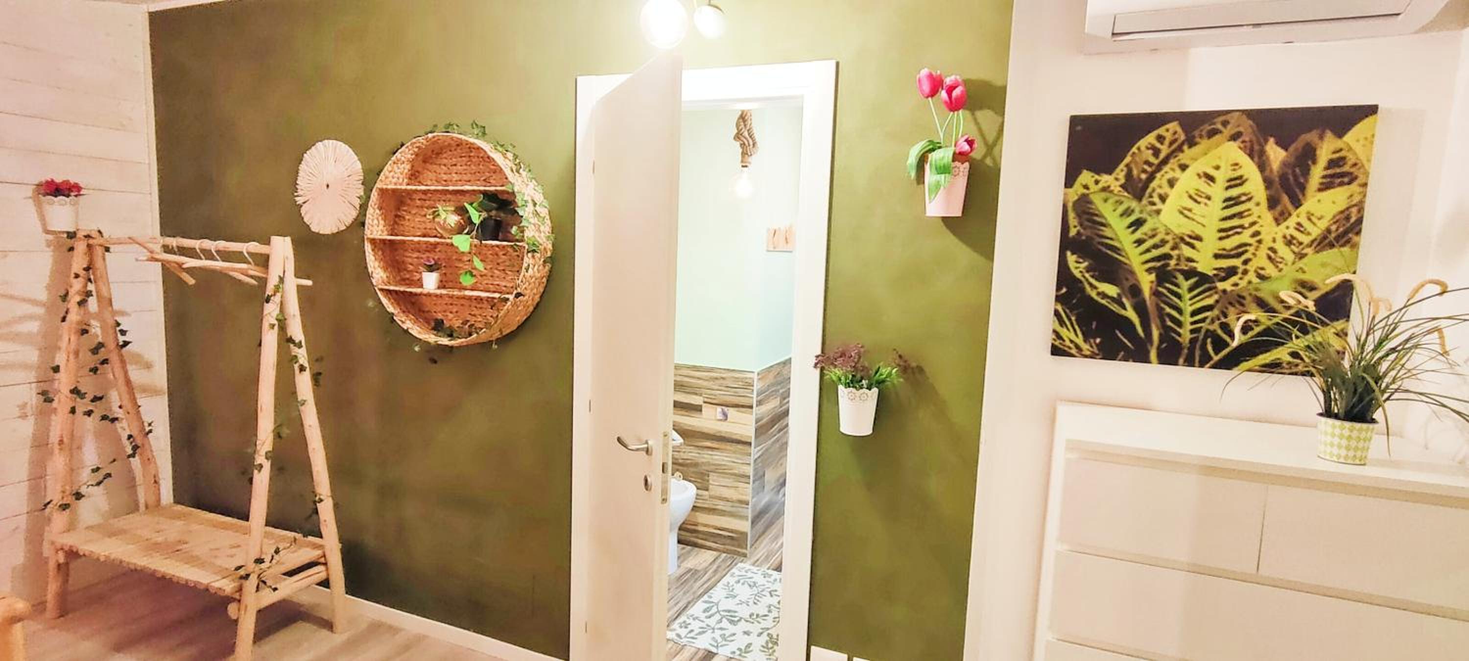 Deluxe Family Suite - Photo 12