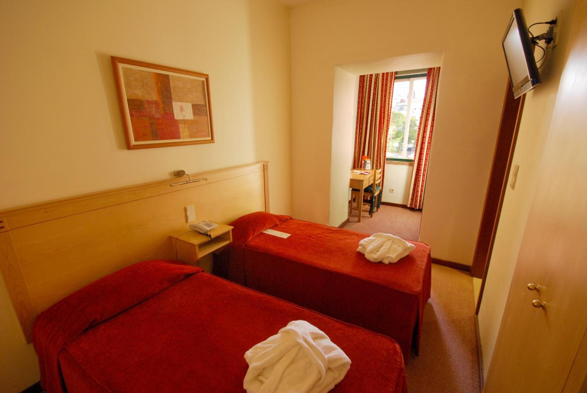 Double or Twin Room - Photo 2