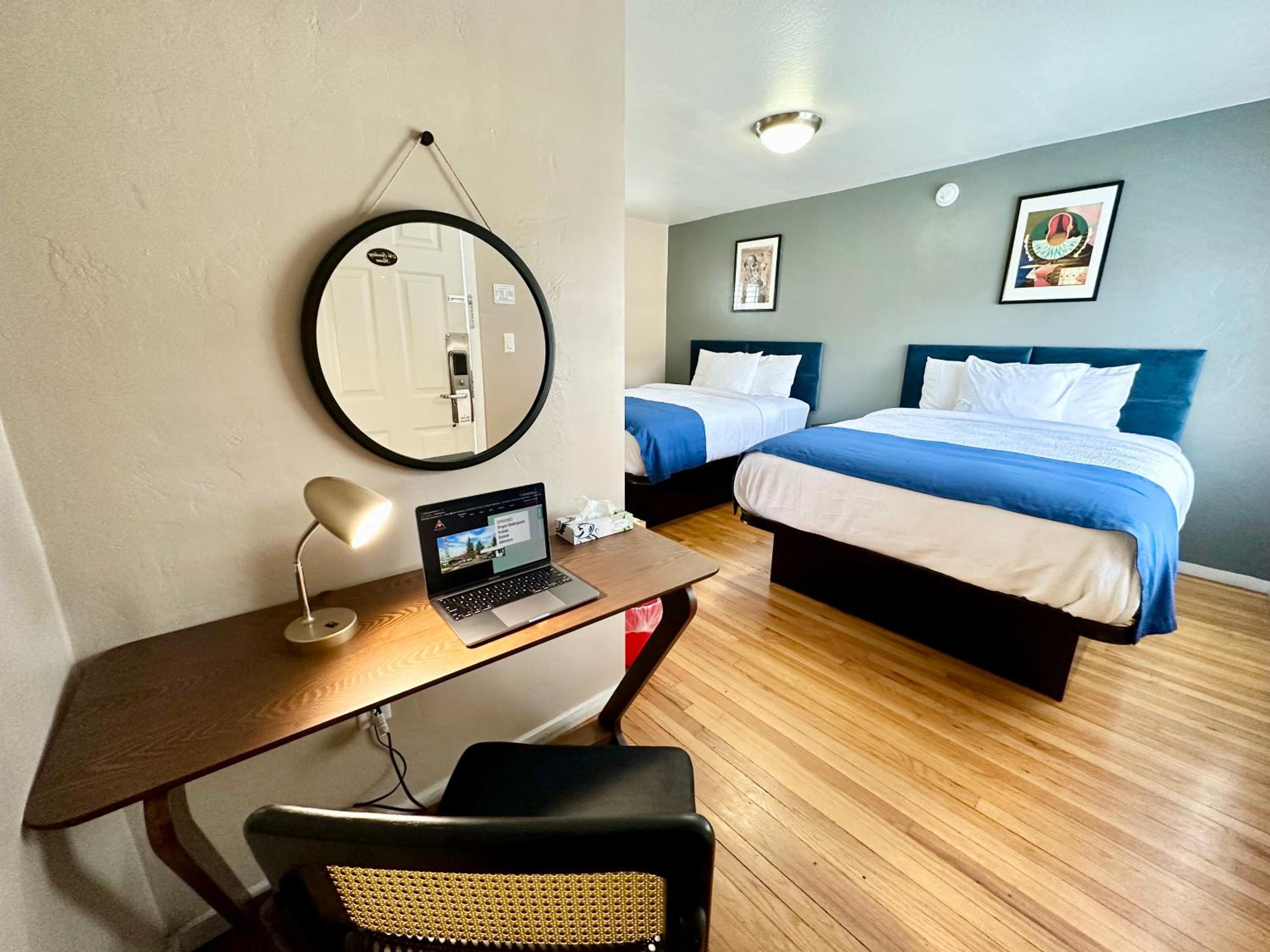 Queen Room with Two Queen Beds photo 1
