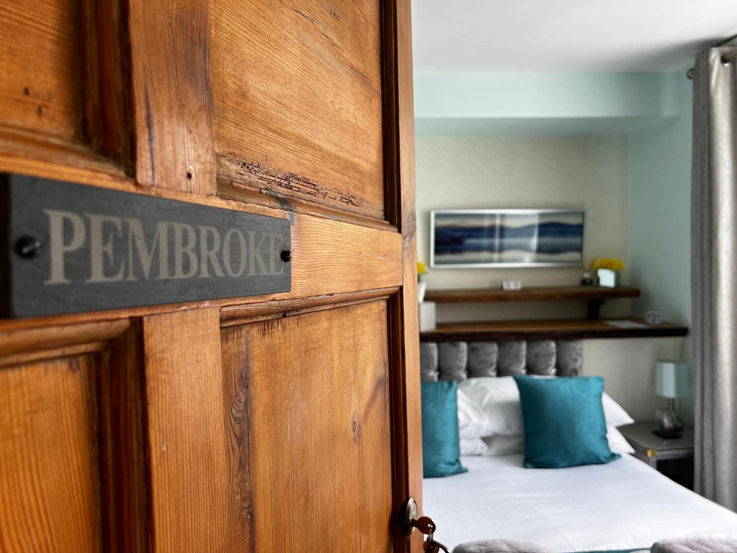 Deluxe Double Room with Shower - Photo 1