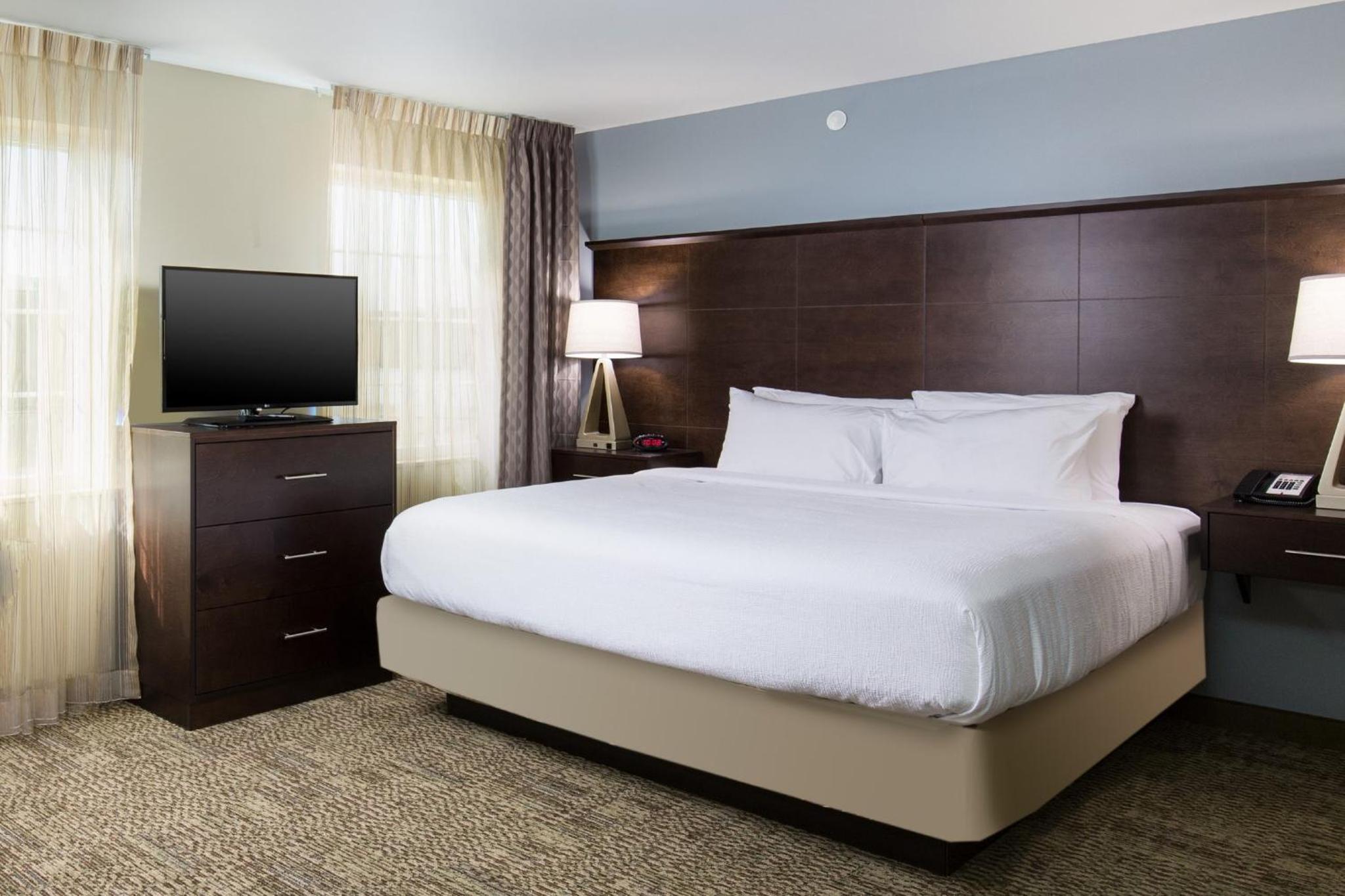 Two-Bedroom Suite with One King and Two Queen Beds - Hearing Accessible Tub photo 2