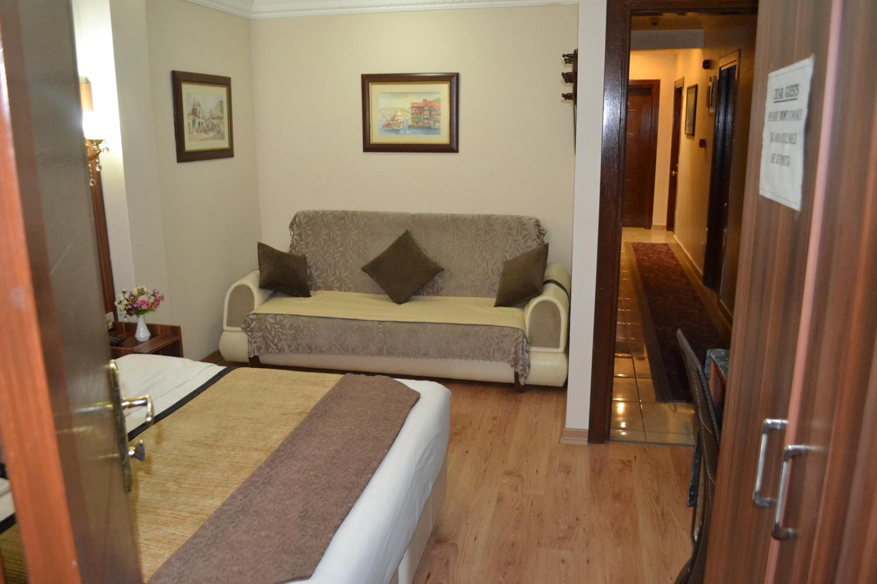 Standard Double Room photo 2