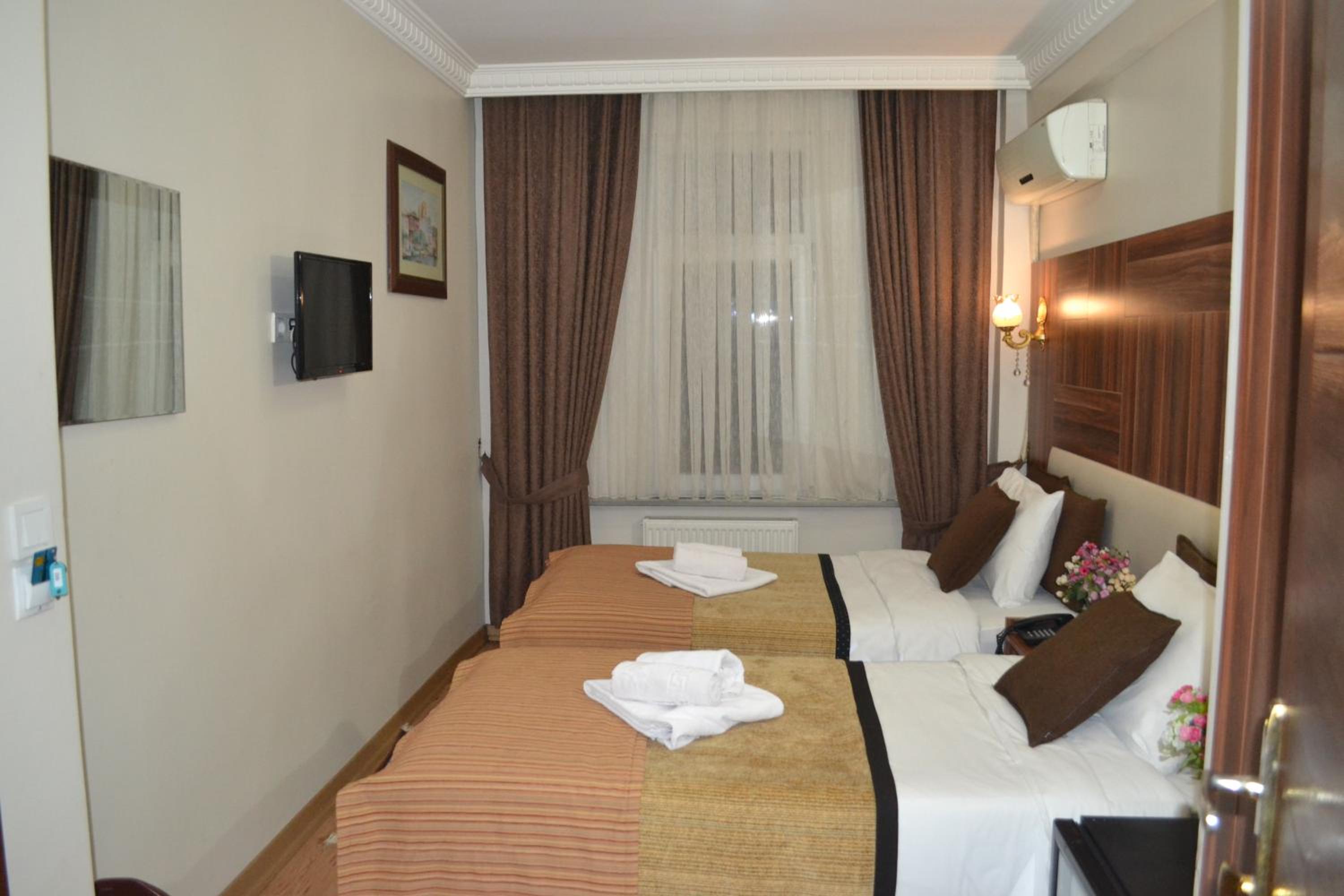 Standard Triple Room photo 2