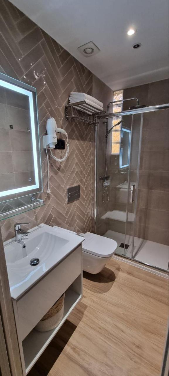 Deluxe Double Room With Balcony photo 2