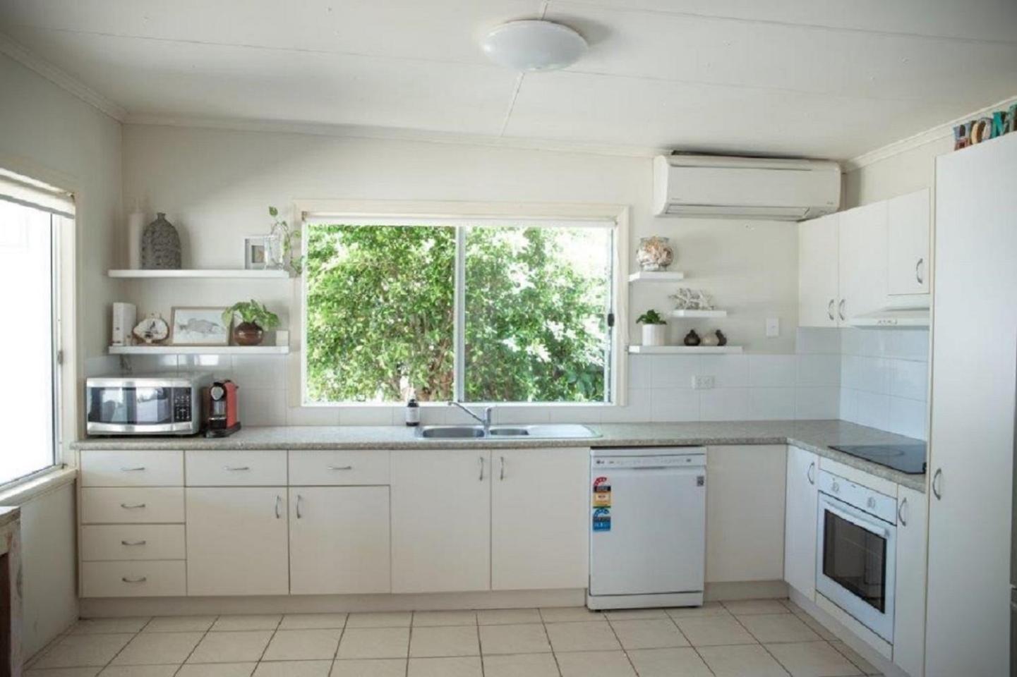 Three-Bedroom House photo 2