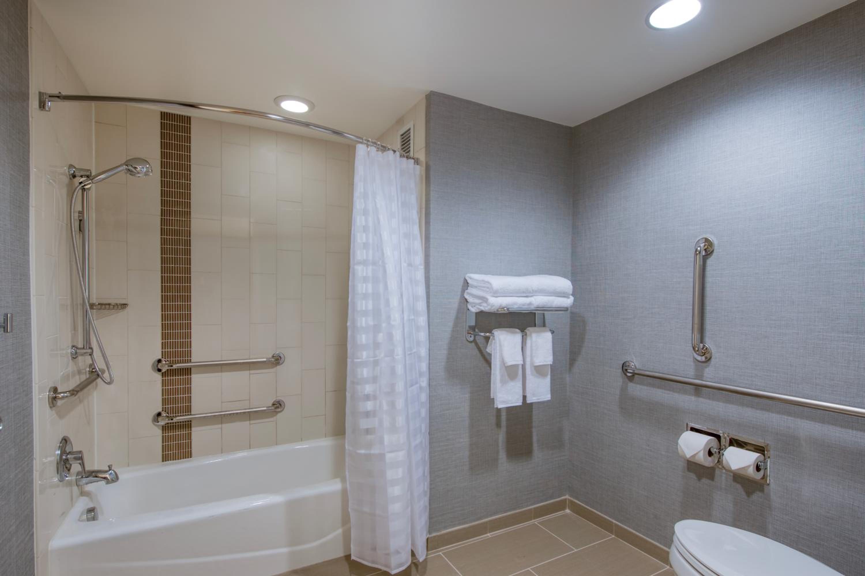 Queen Room with Two Queen Beds, Sofa Bed and Accessible Tub photo 2