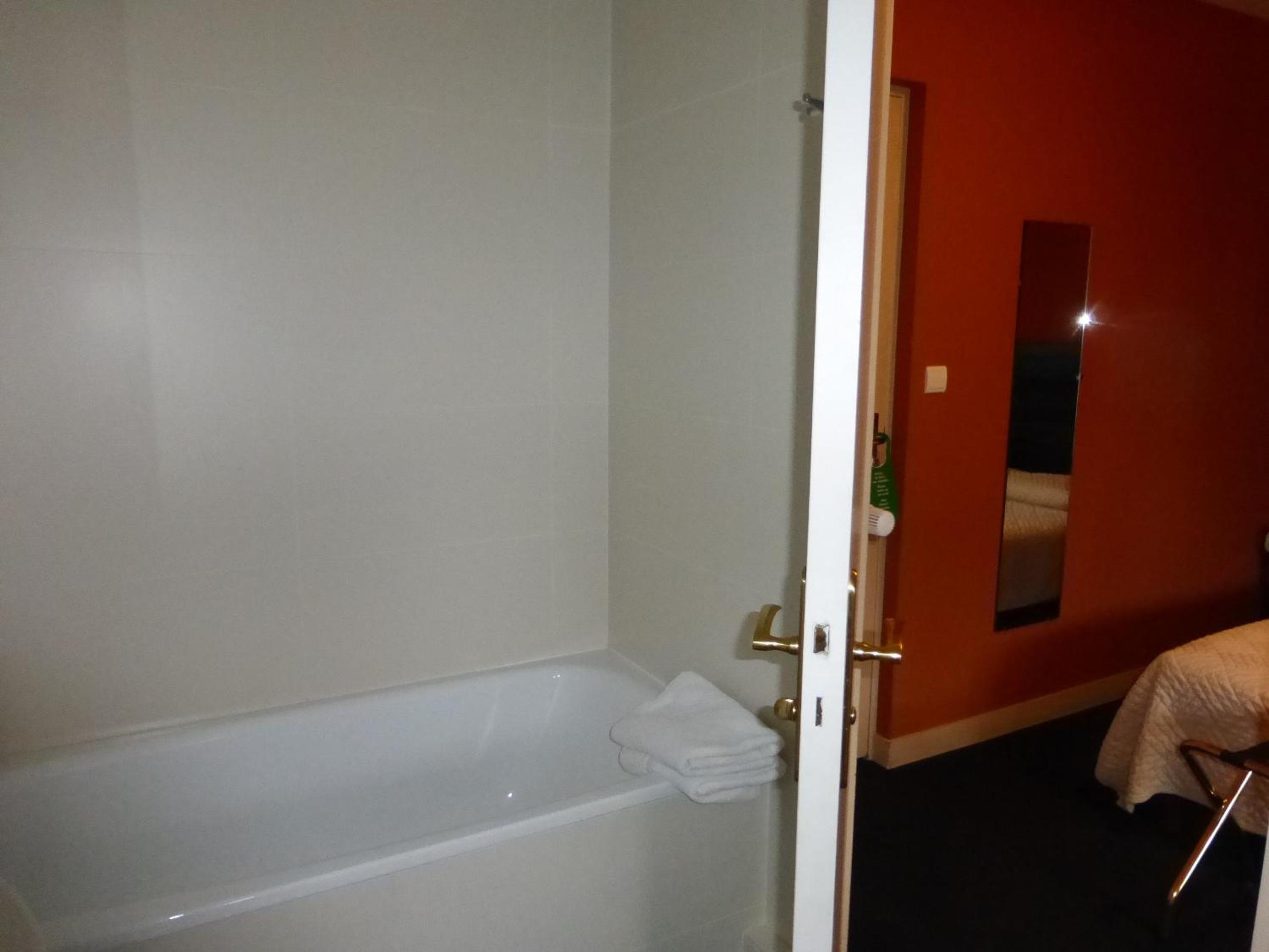 Standard Double or Twin Room - Photo 3