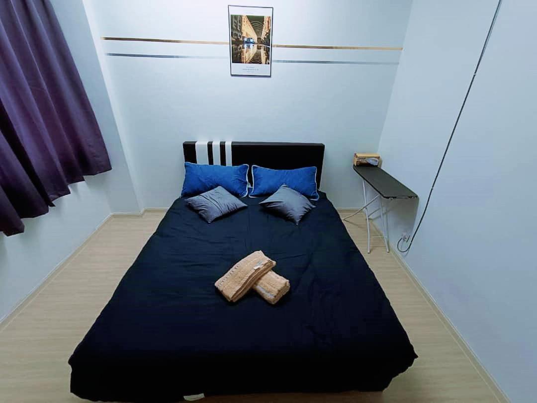 Three-Bedroom Apartment photo 2