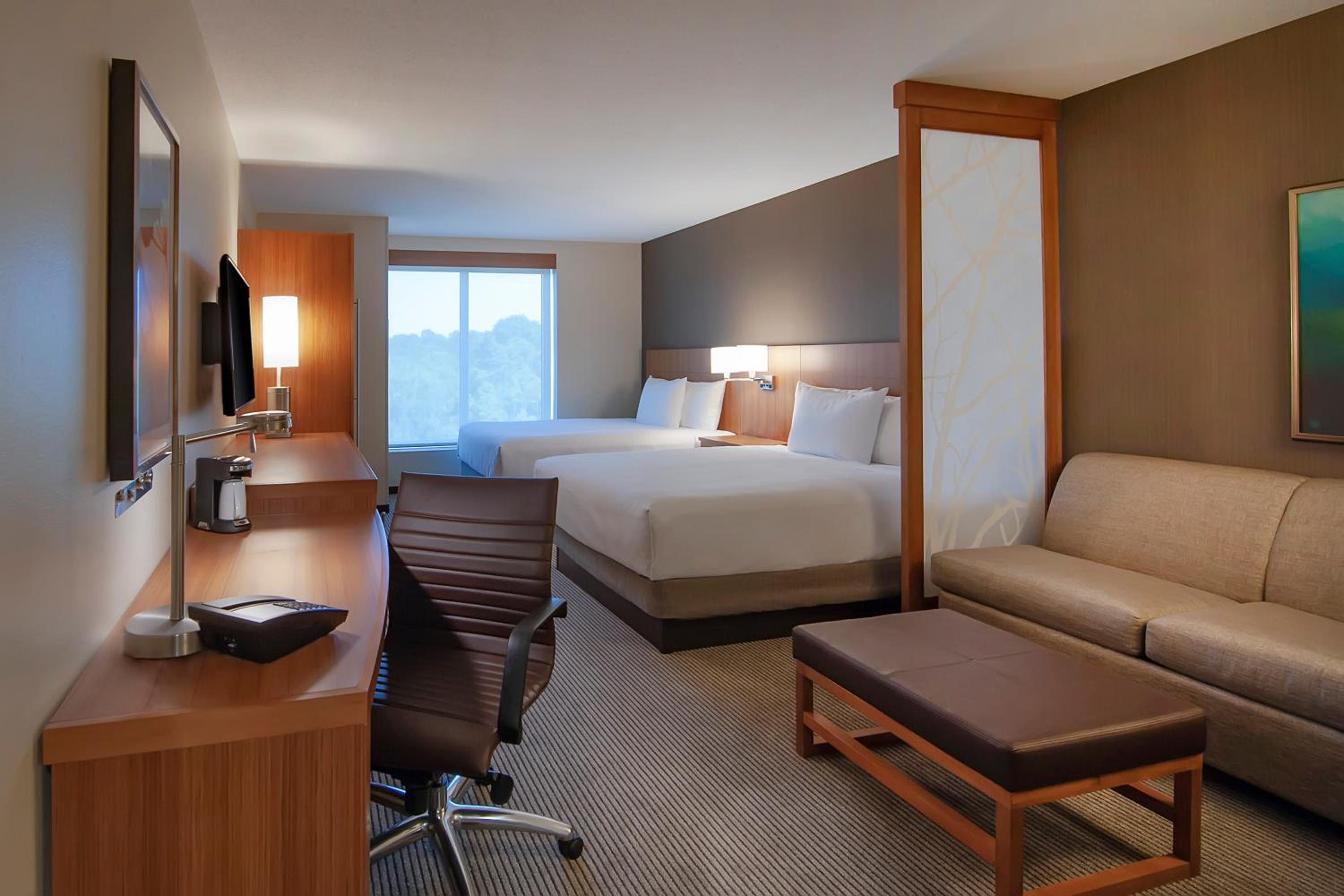 Queen Room with Two Queen Beds, Sofa Bed and Accessible Tub photo 3