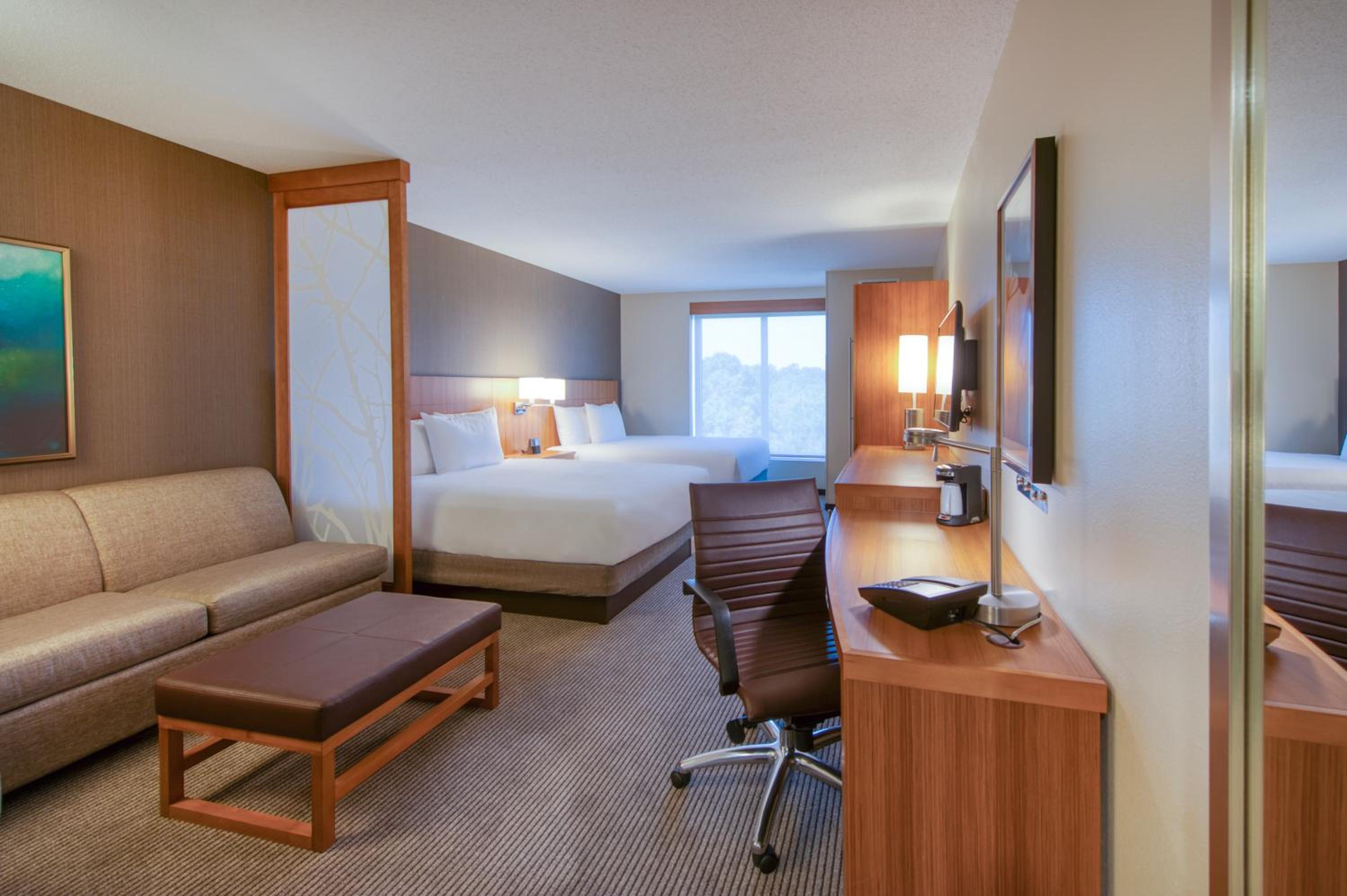 Queen Room with Two Queen Beds and Sofa Bed photo 2
