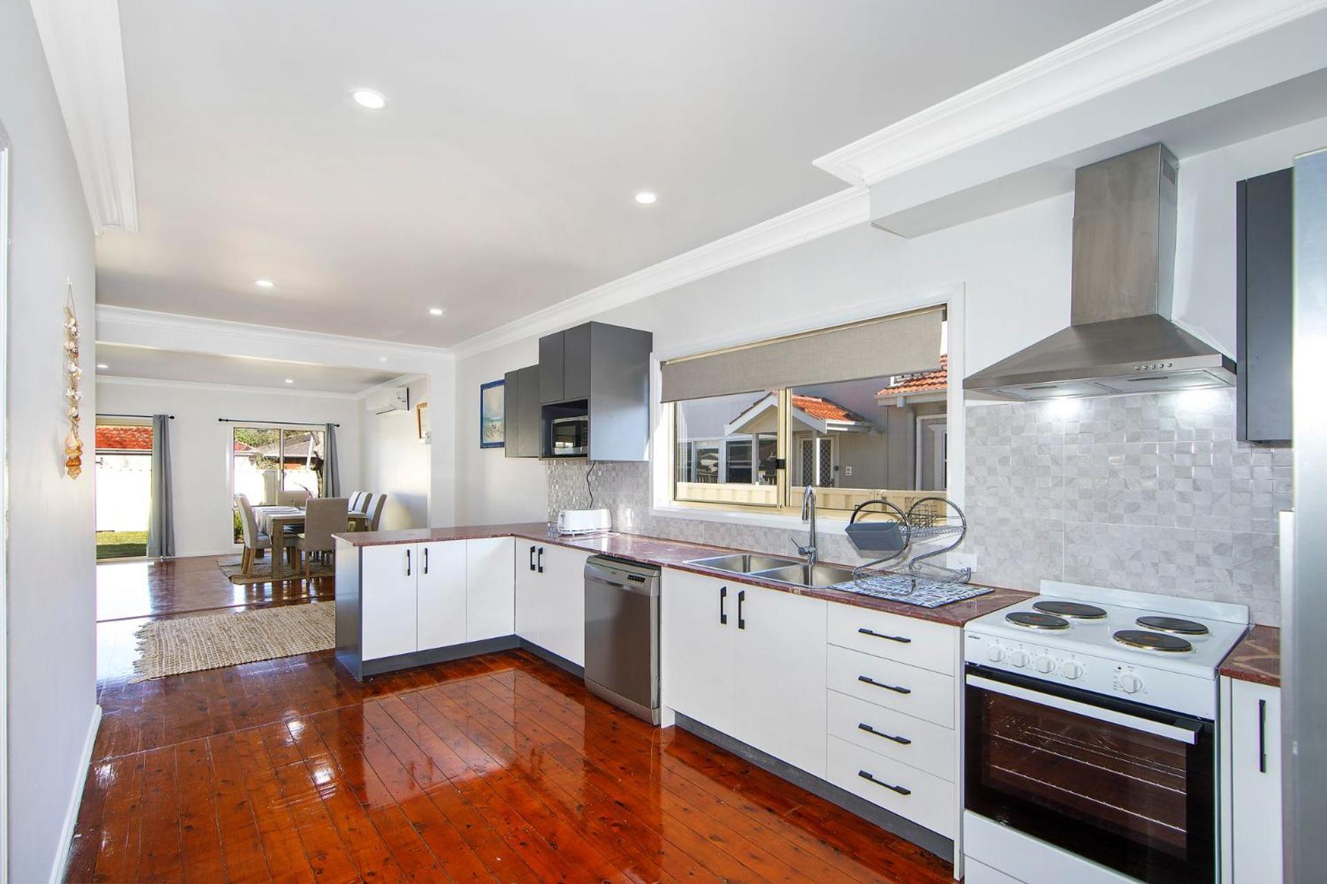 Four-Bedroom House photo 3