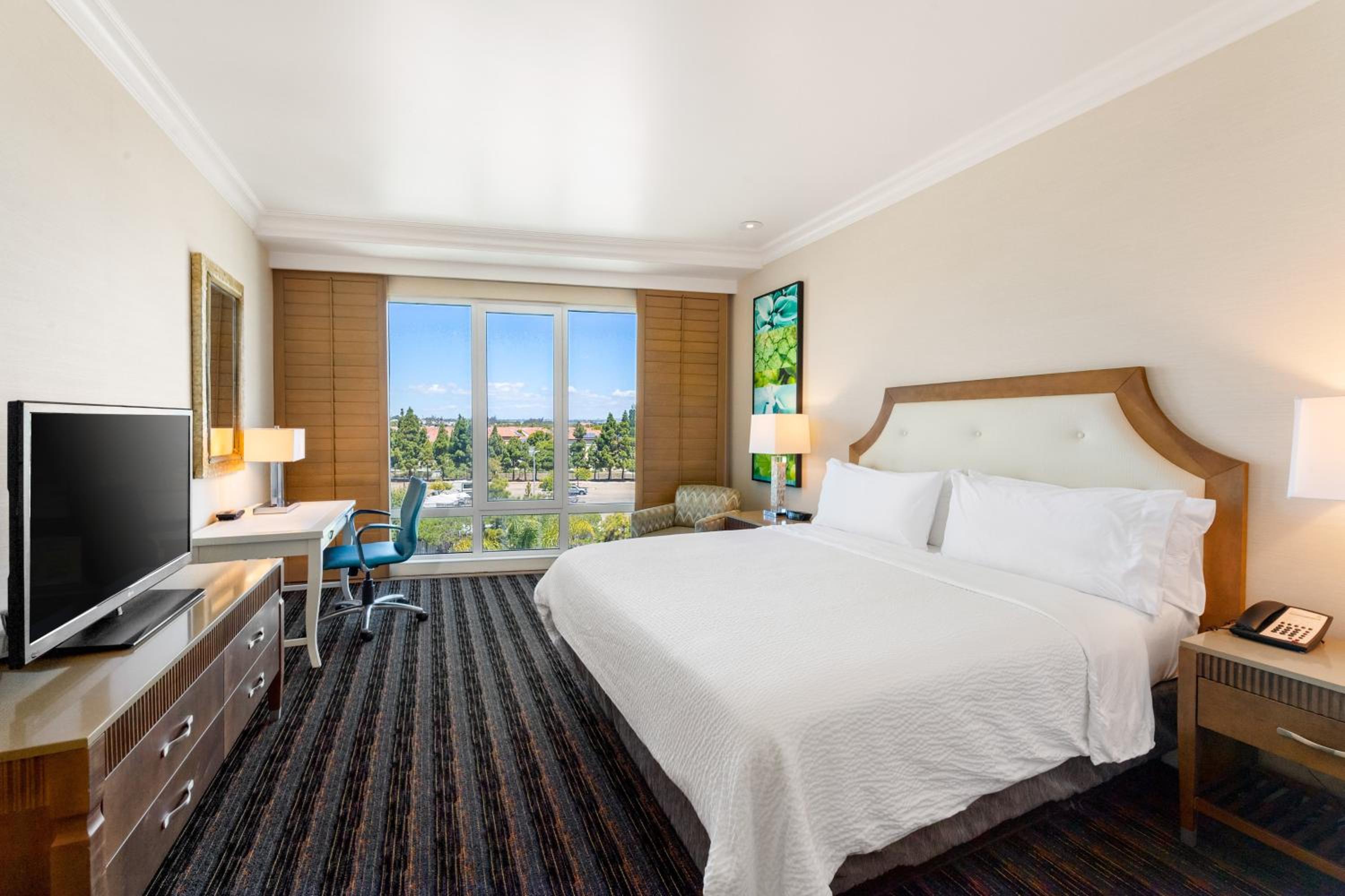 1 King Bed Premium Main Building