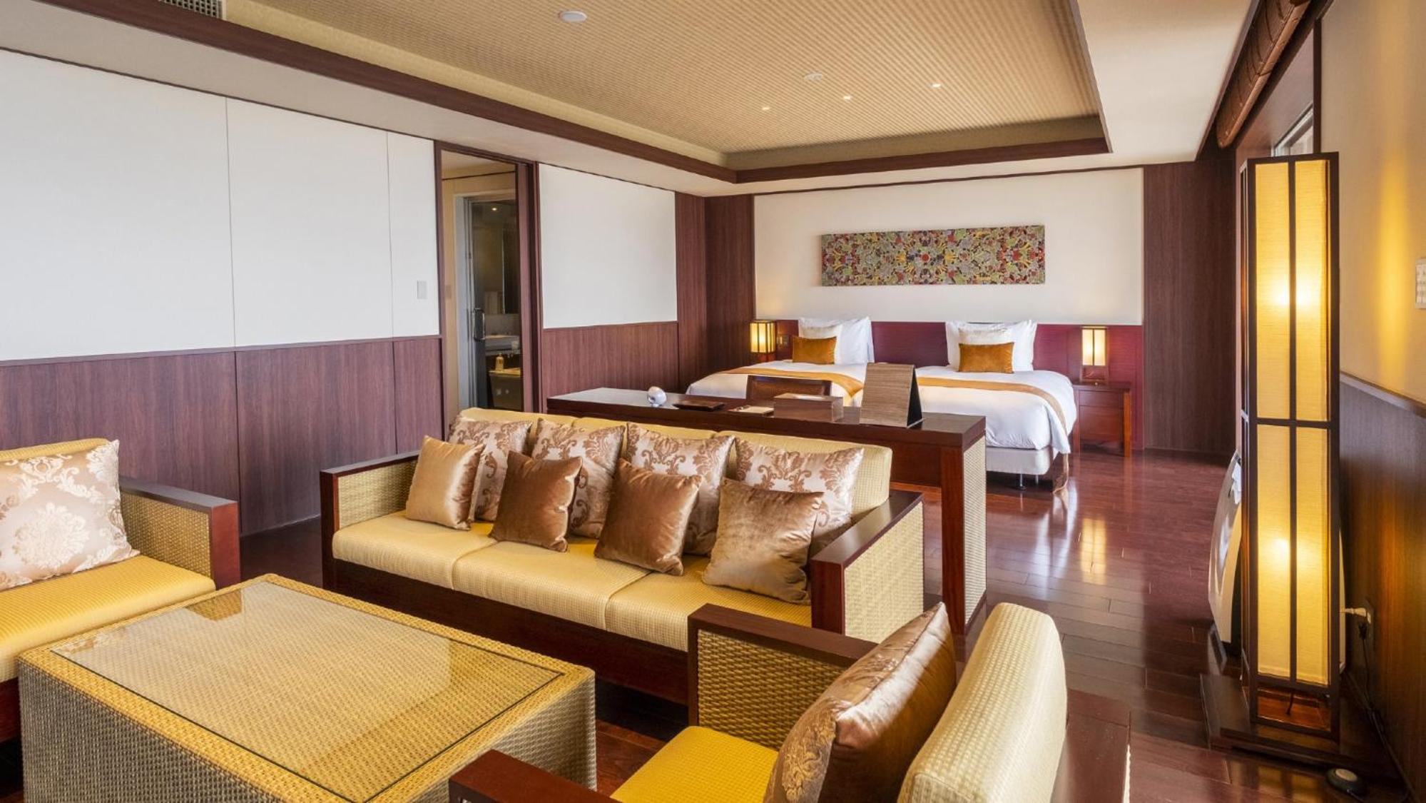 Family Suite with Balcony - Photo 1