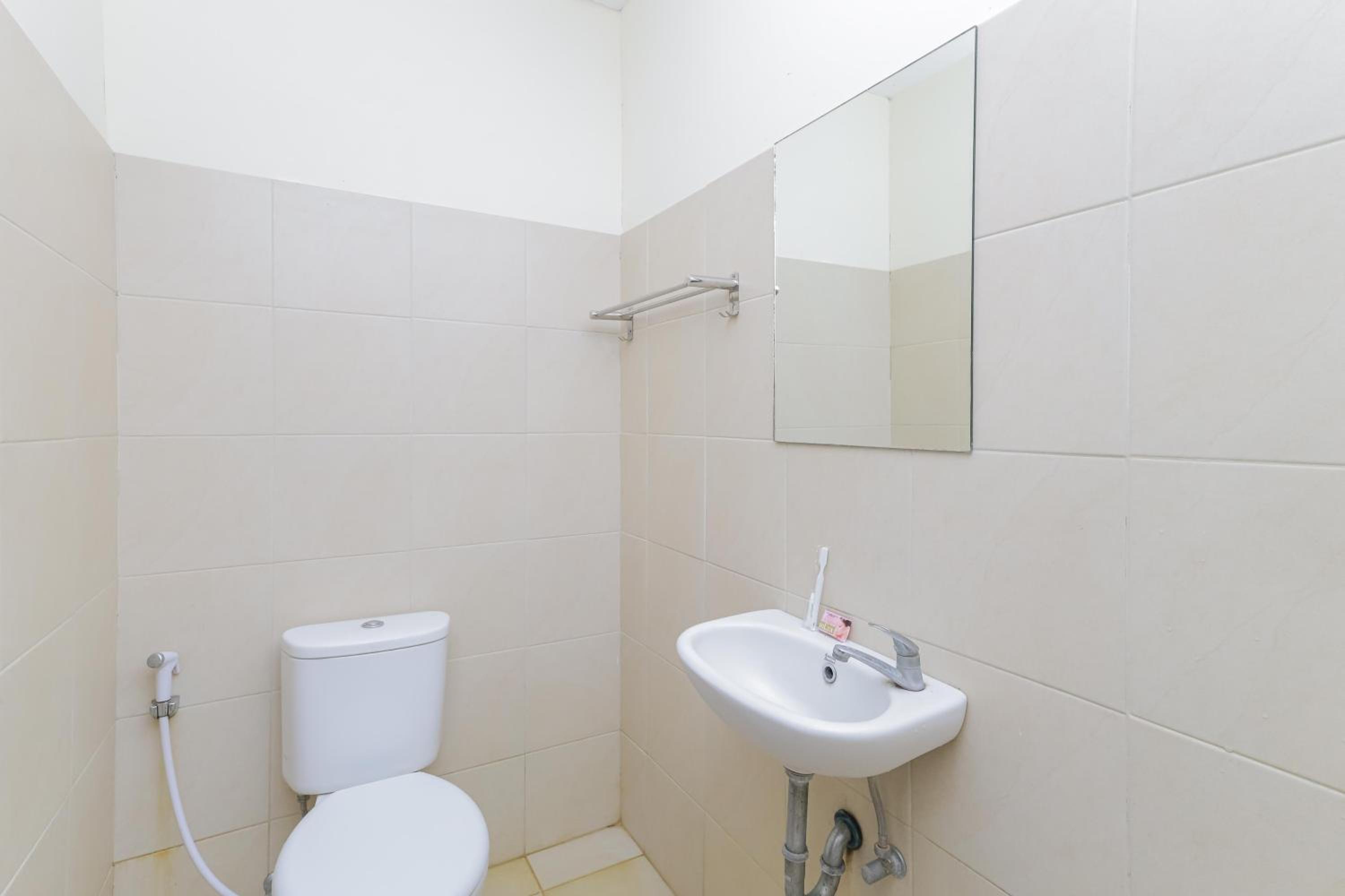 Twin Room - Photo 9