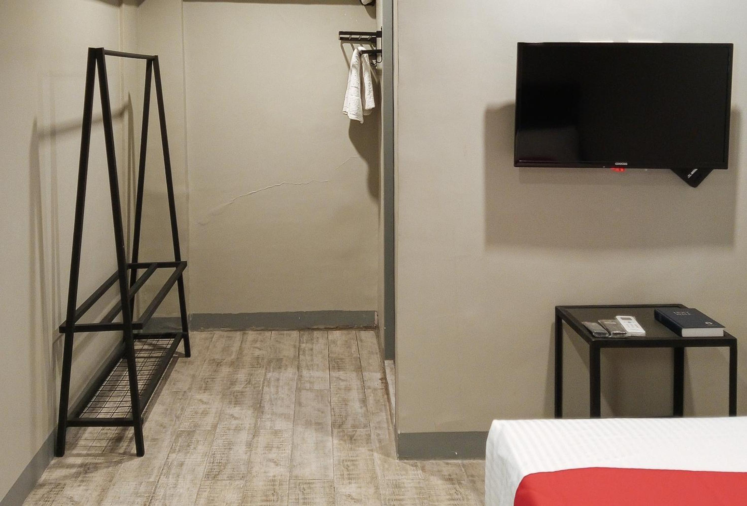 Deluxe Room - Photo 5