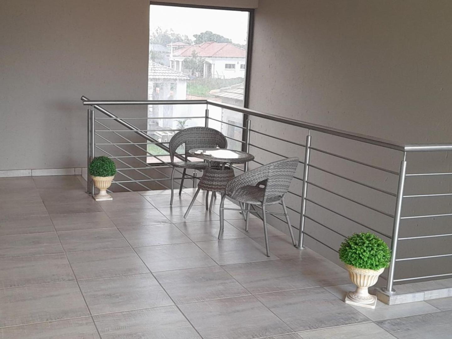One-Bedroom Apartment - Photo 4