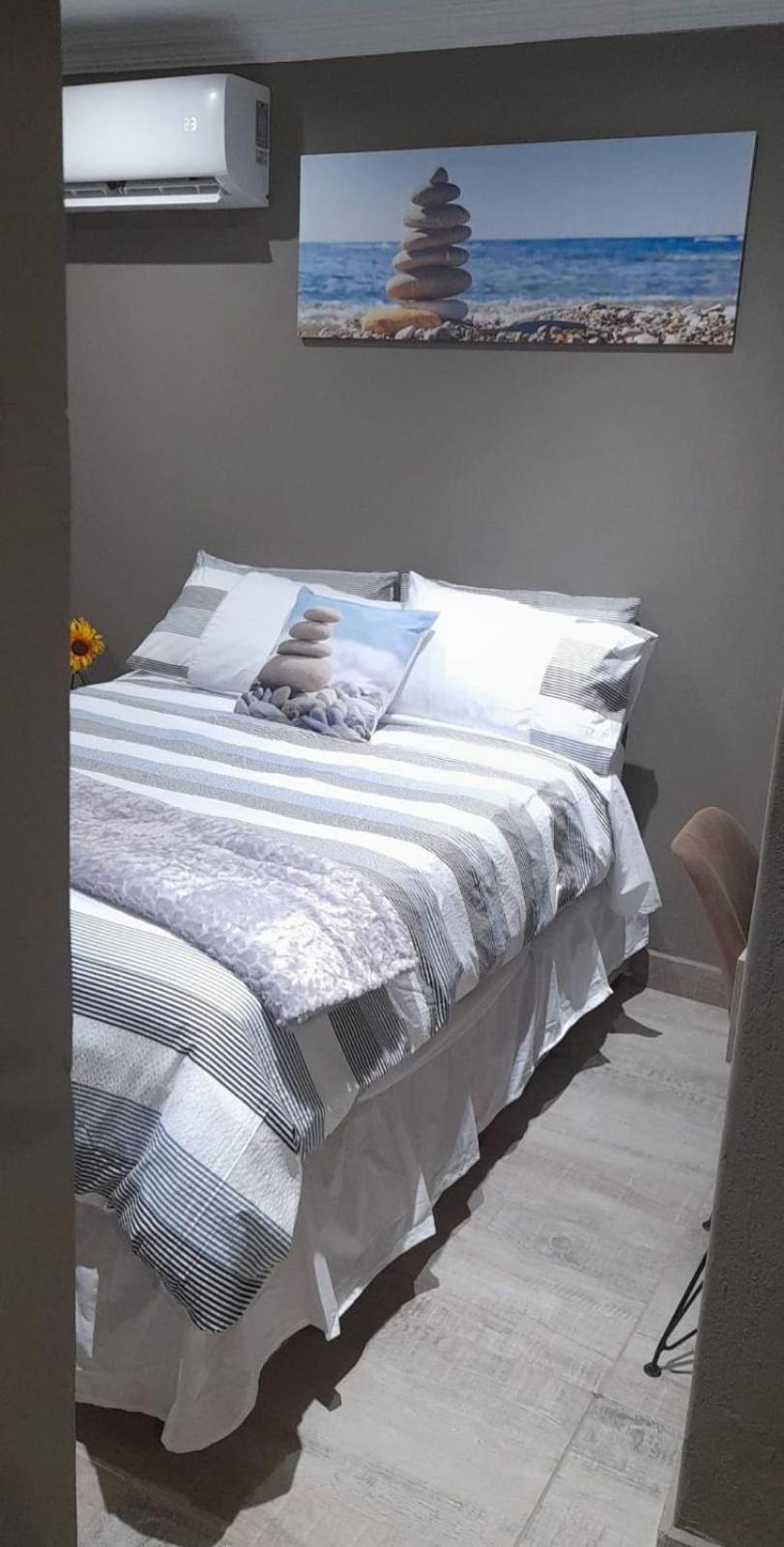One-Bedroom Apartment - Photo 3
