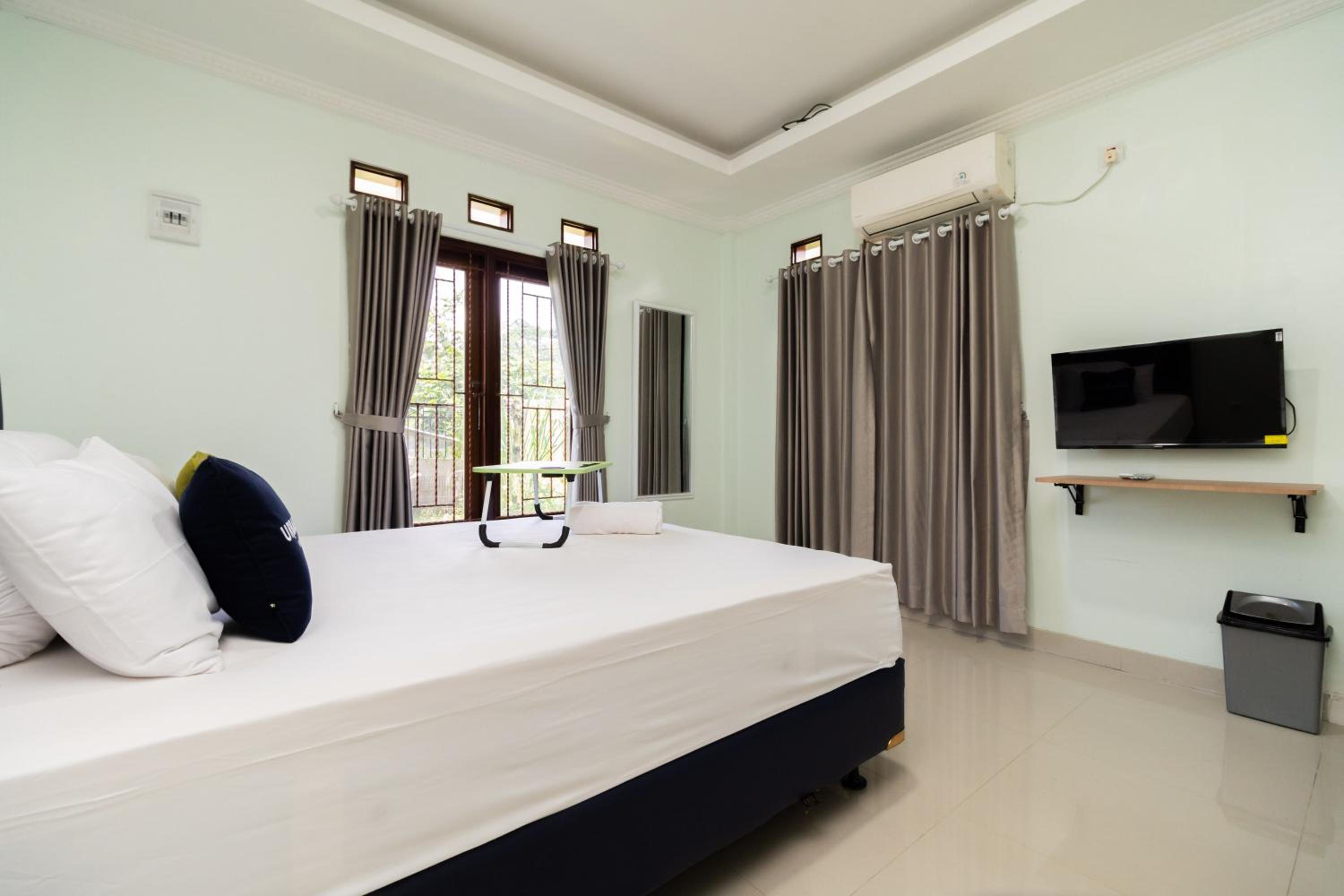 Deluxe Room - Photo 2