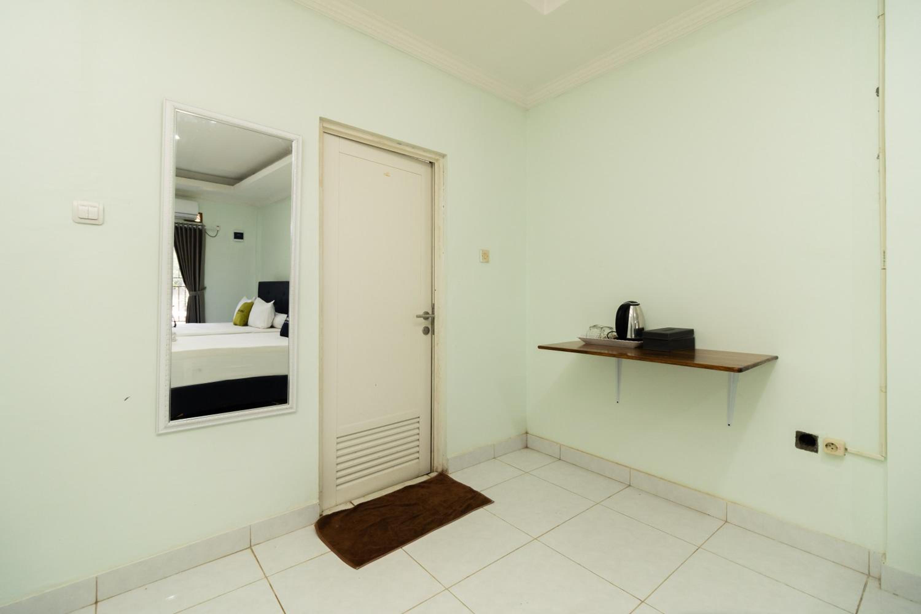 Family Room - Photo 6