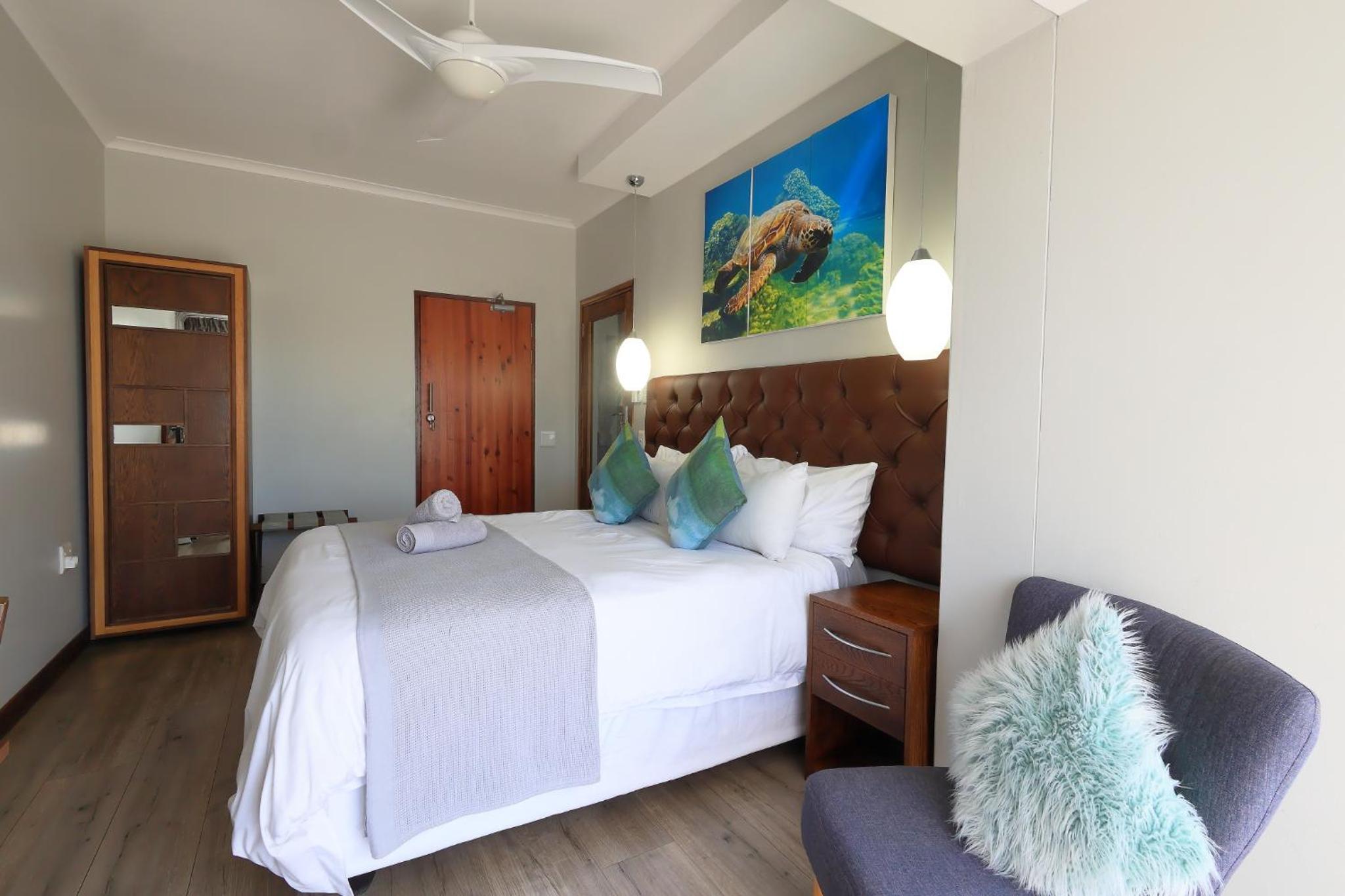 Queen Room with Shared Patio photo 1