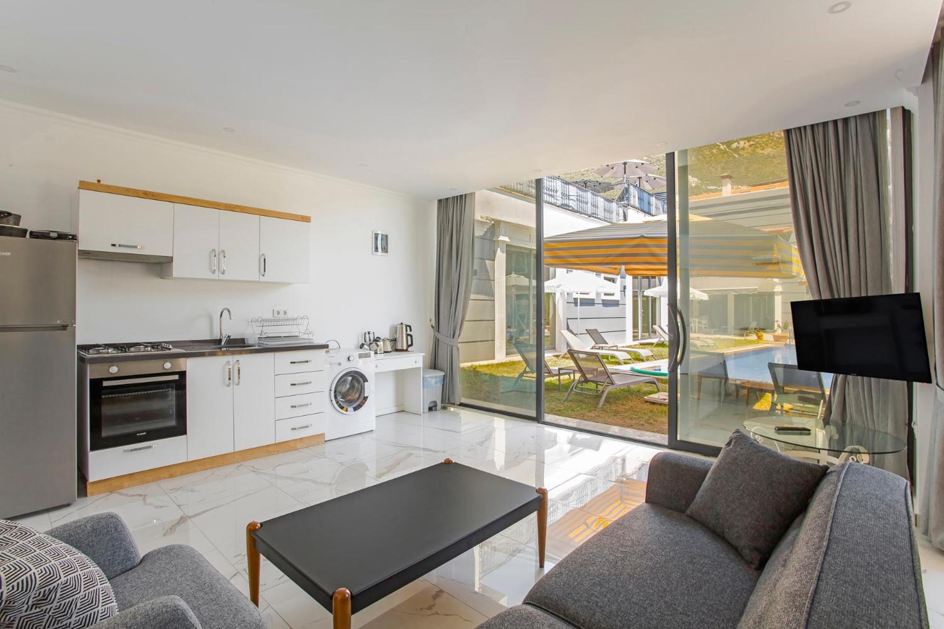Studio with Pool View - Photo 6