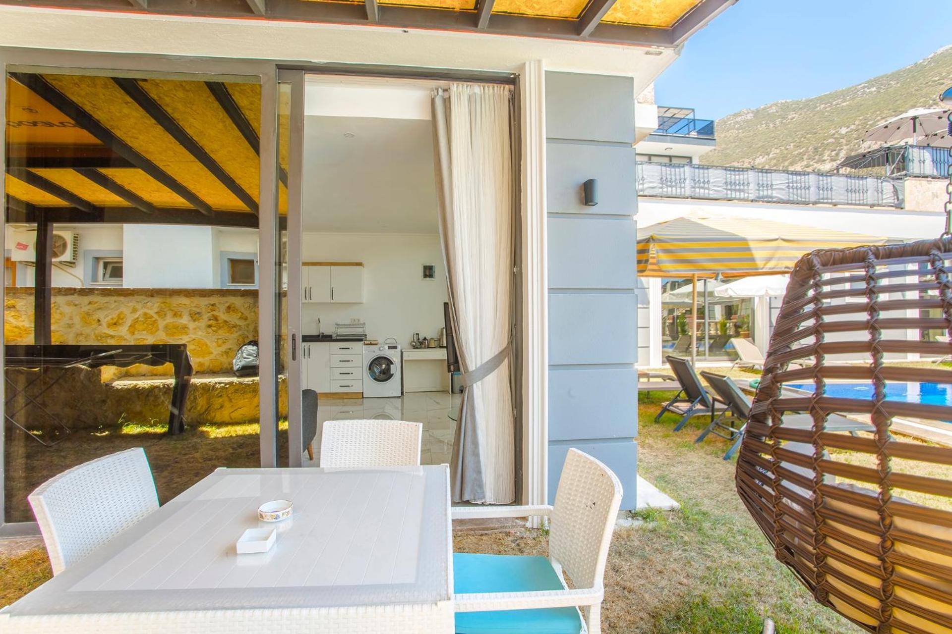 Studio with Pool View - Photo 9