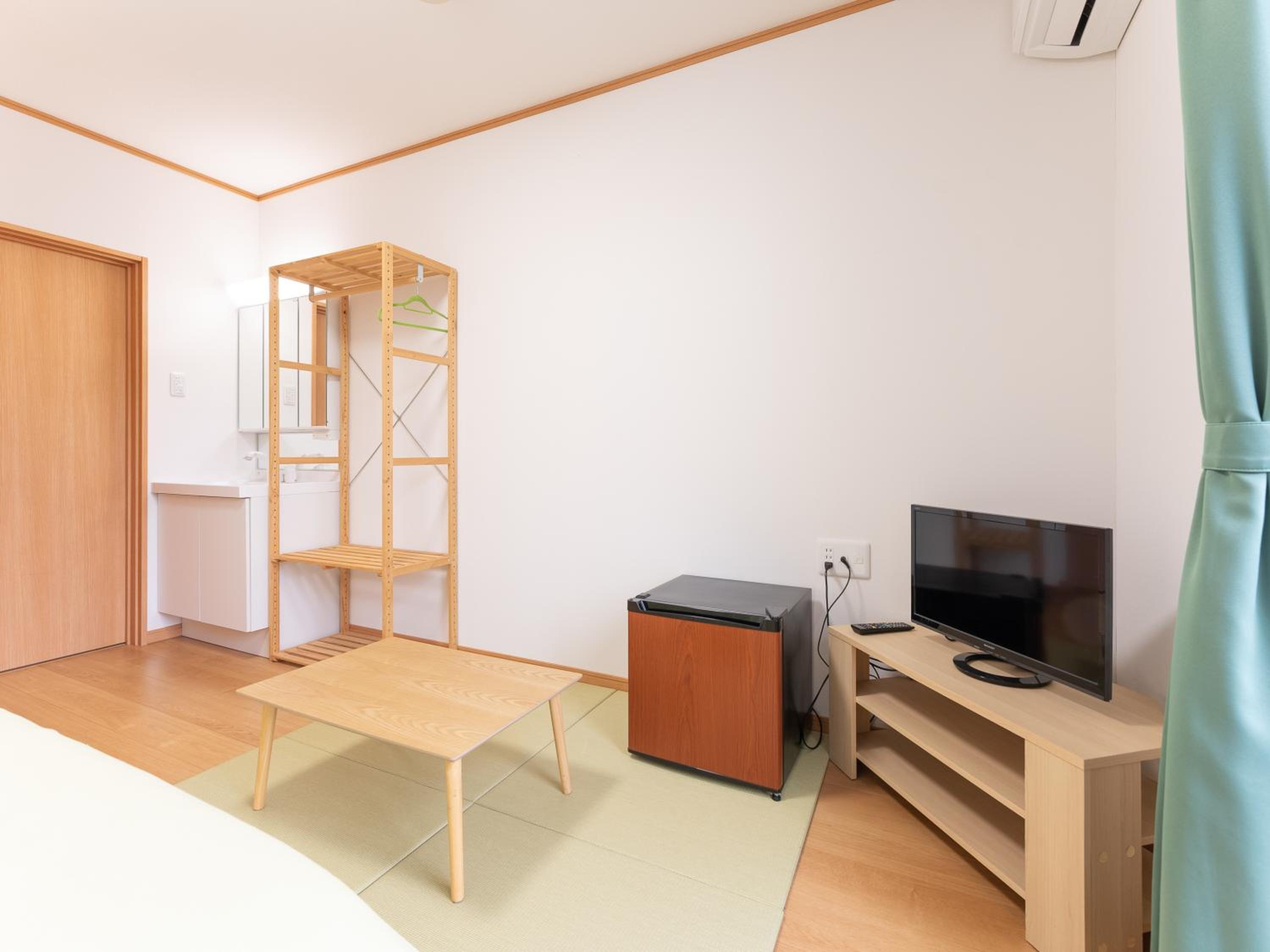 Single Room with Shared Bathroom photo 2