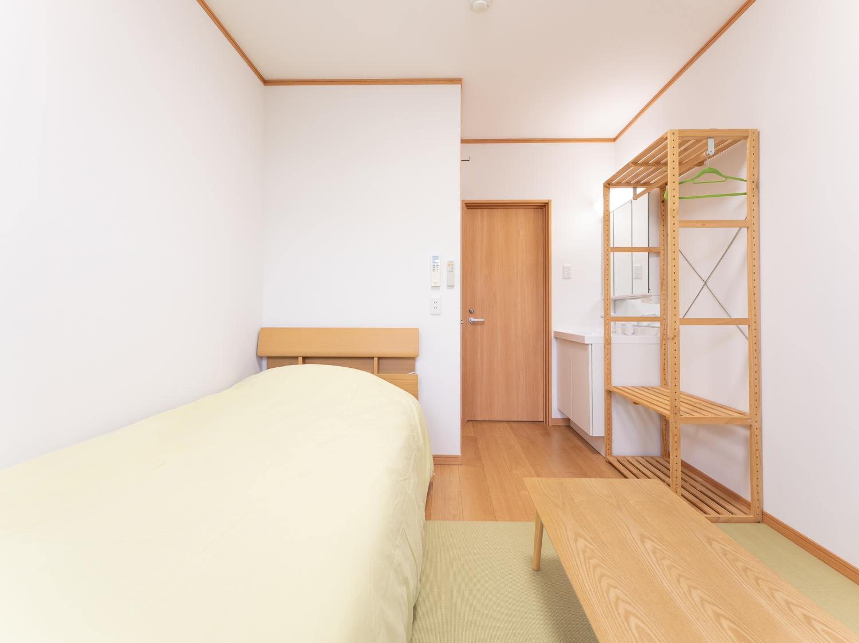 Single Room with Shared Bathroom photo 3