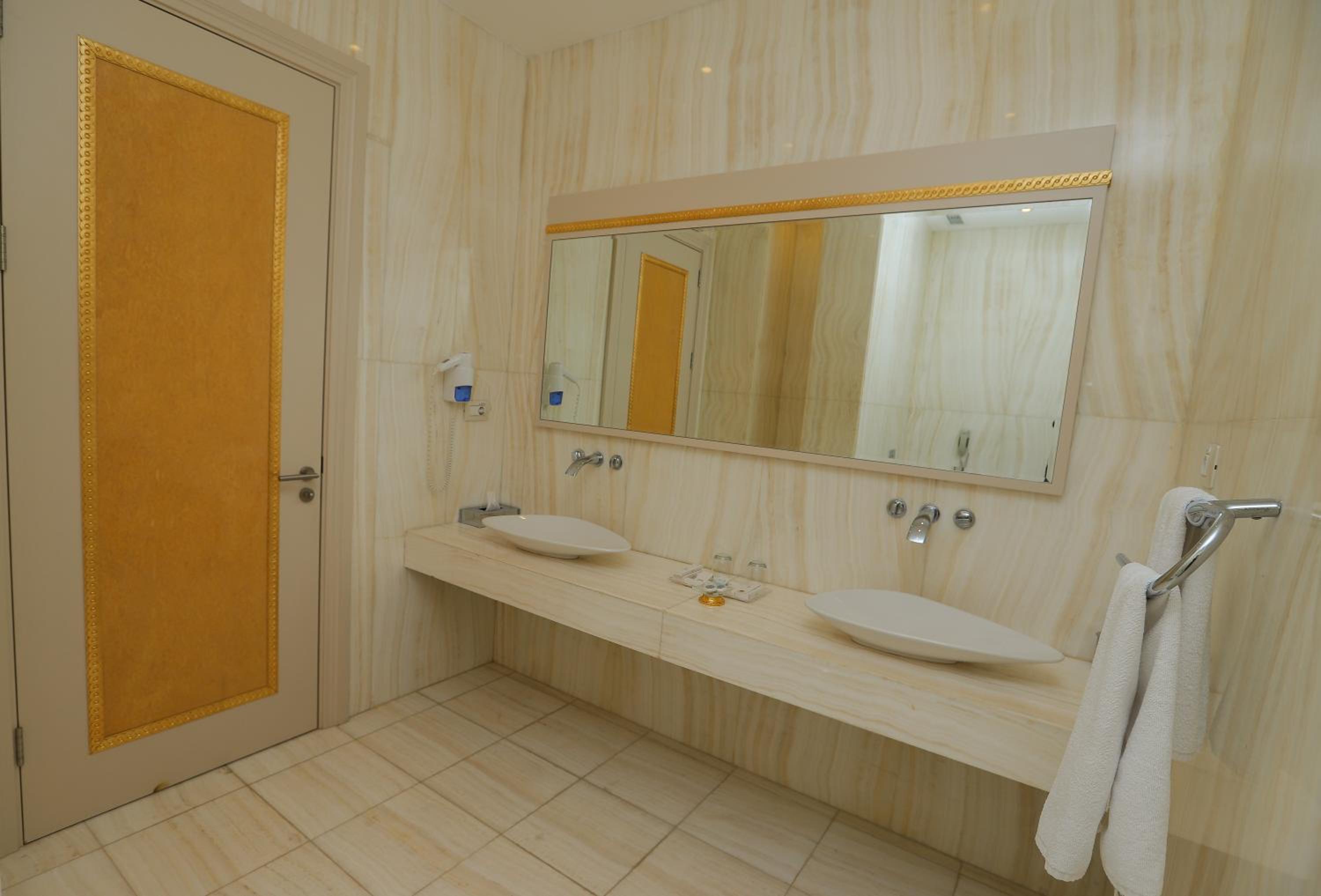 King Suite photo 3