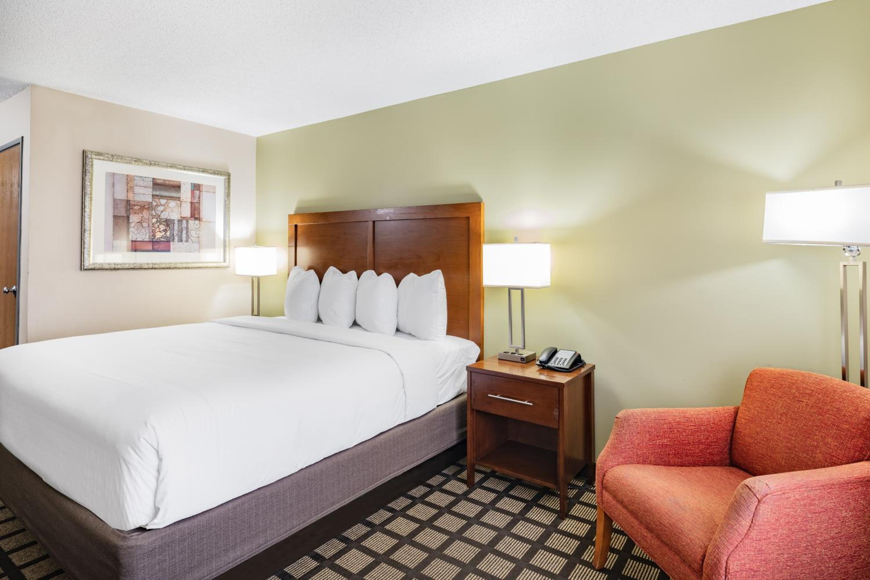 Deluxe King Room - Non-Smoking - Photo 3