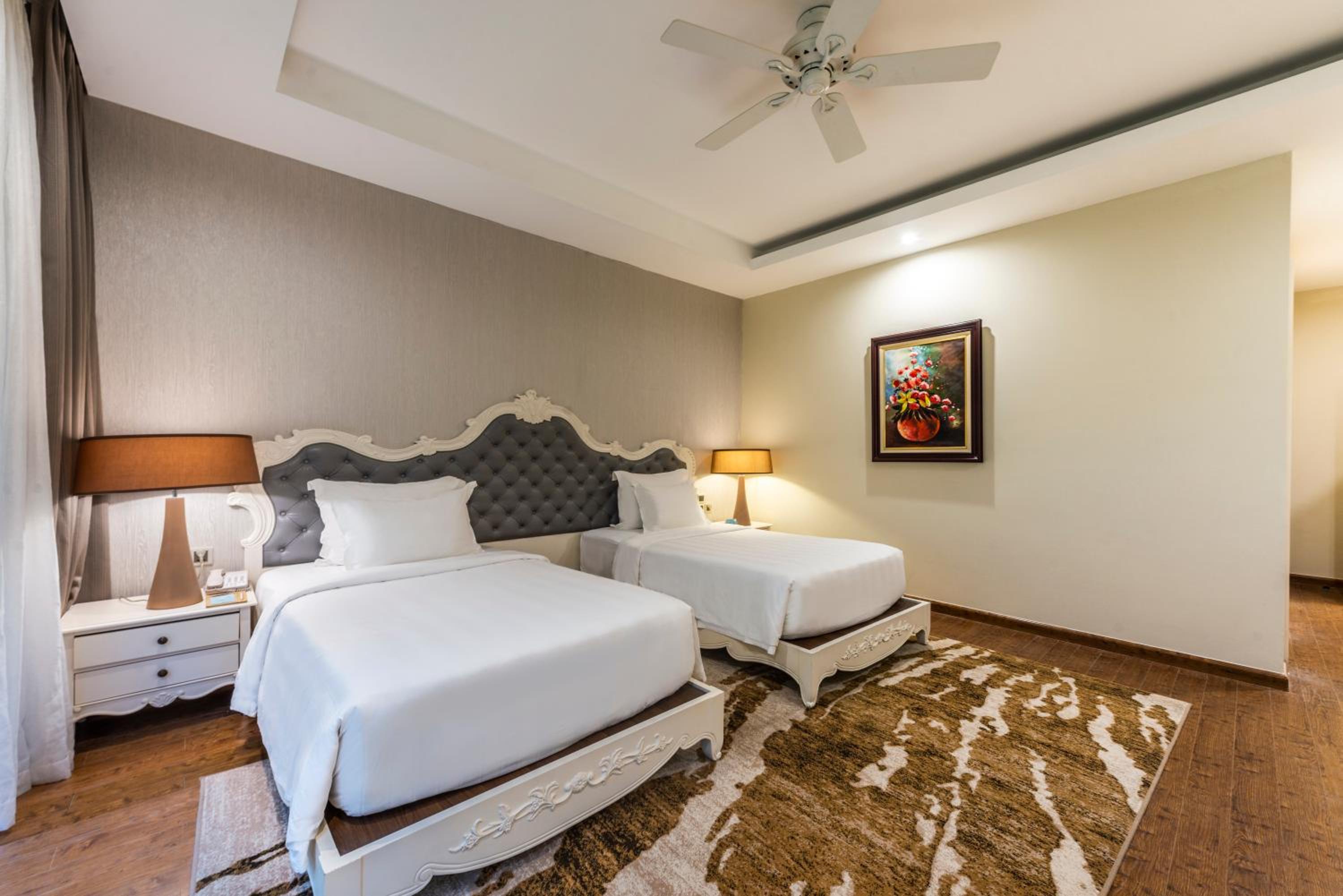 Two Bedroom Villa Beach Front View - Private Pool - VinWonders Park Access