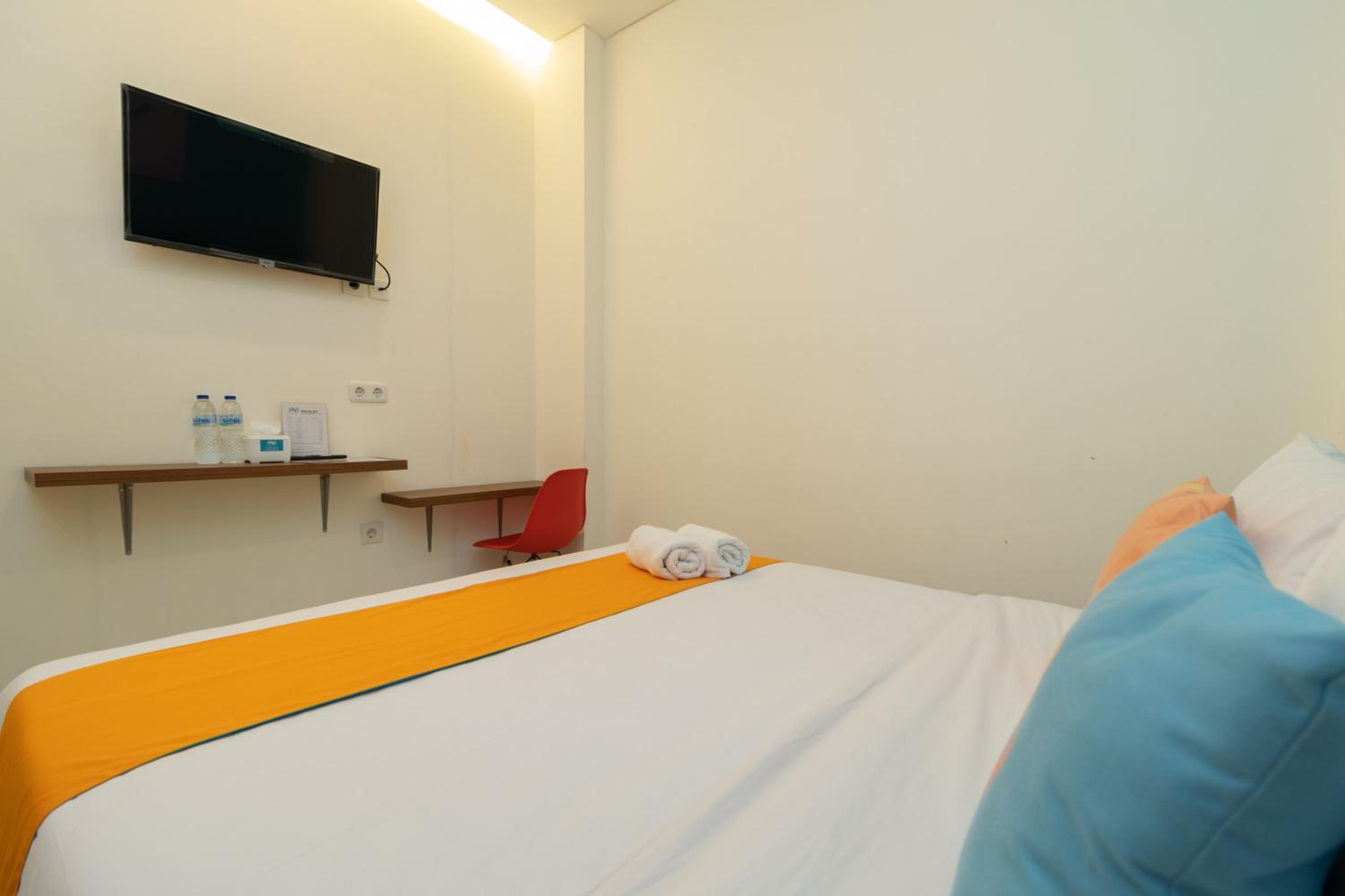 Deluxe Room - Photo 12