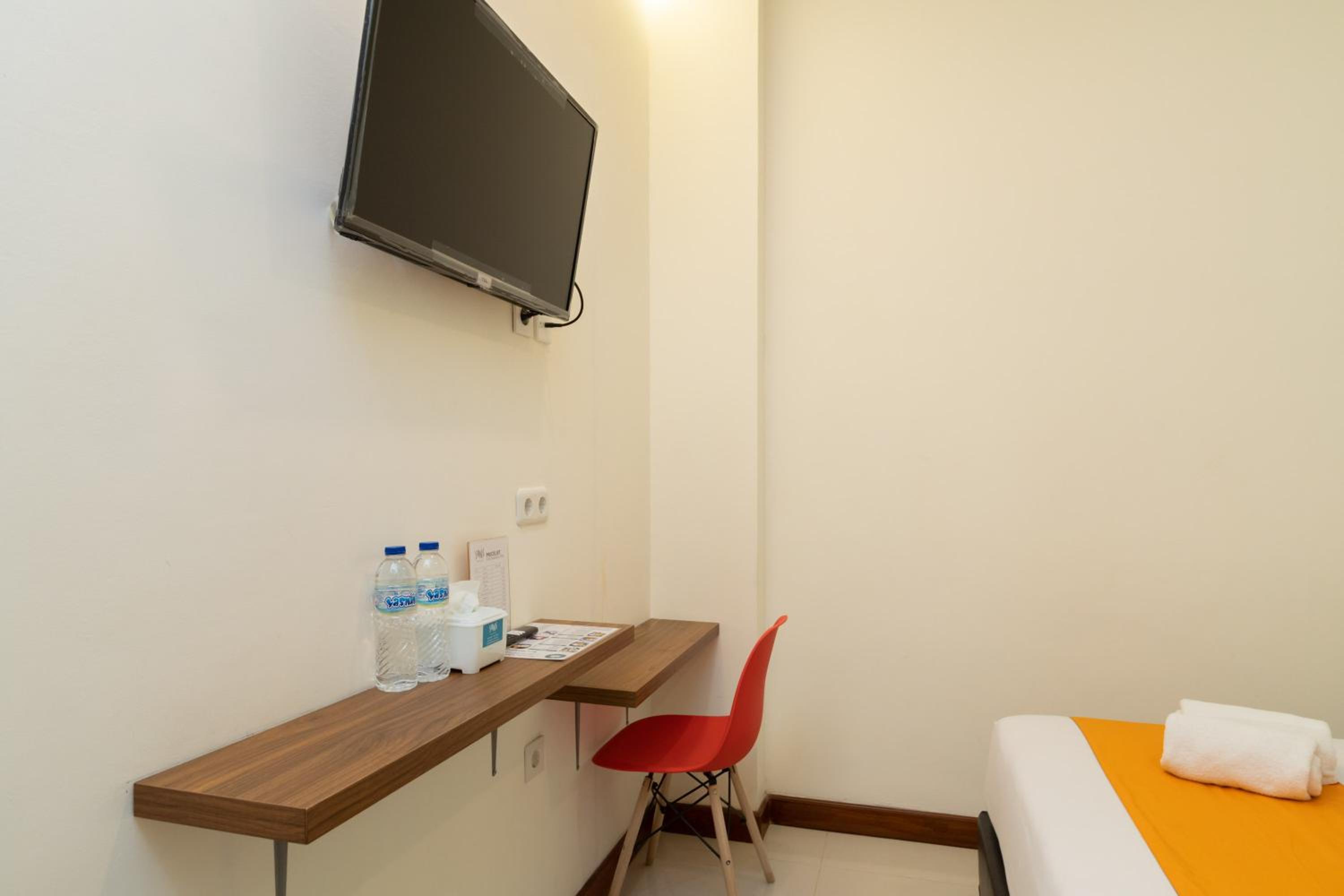 Deluxe Room - Photo 11