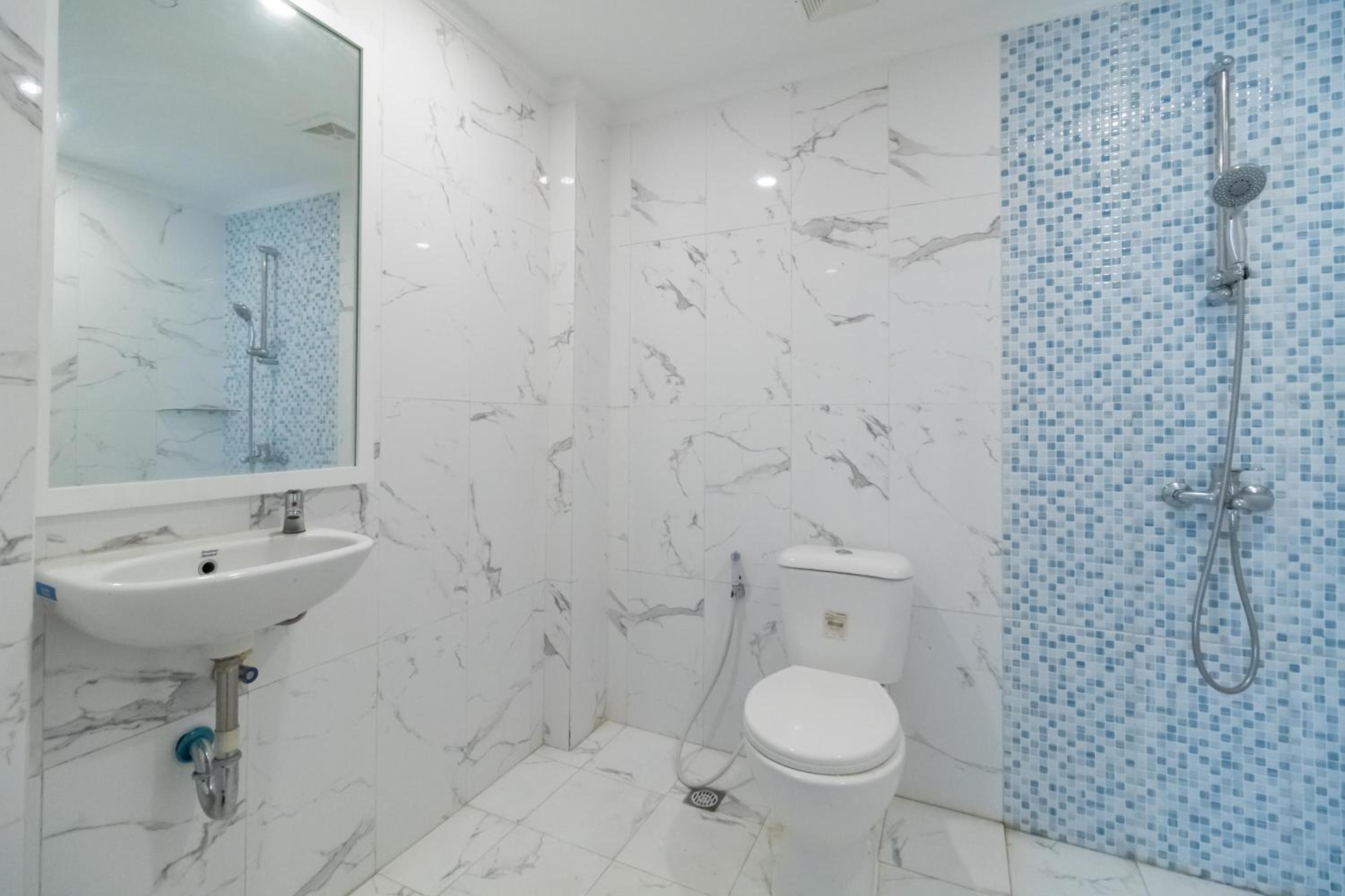 Twin Room - Photo 2