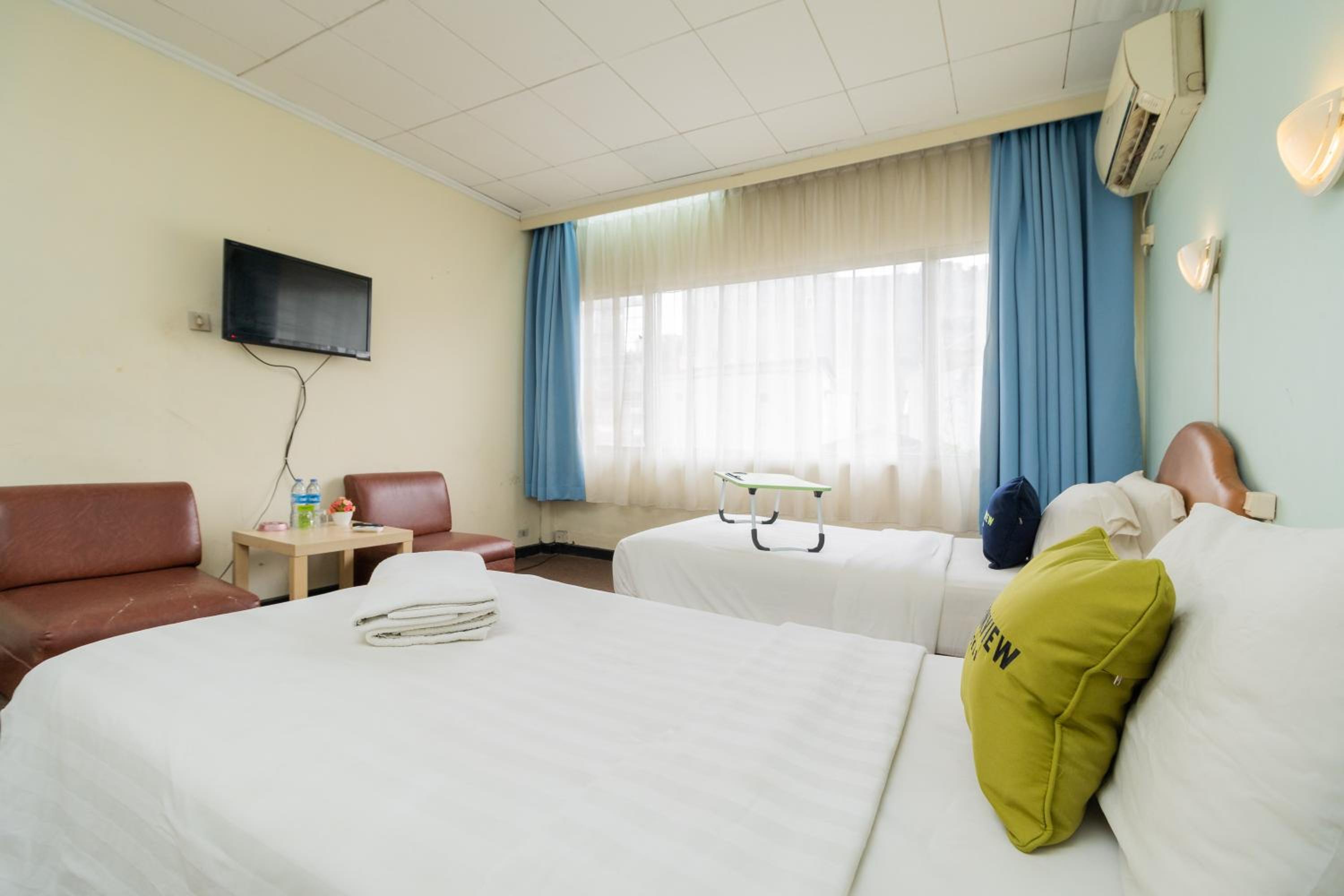 Twin Room - Photo 3