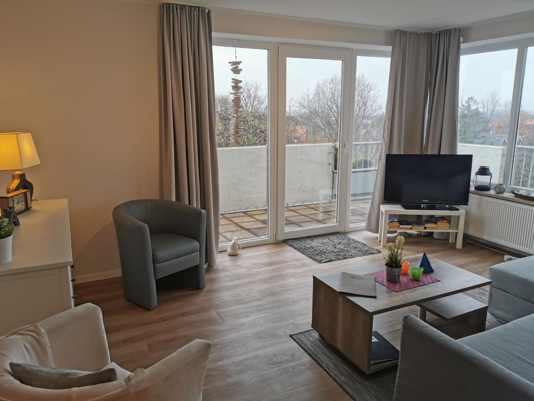 Apartment with Balcony photo 1