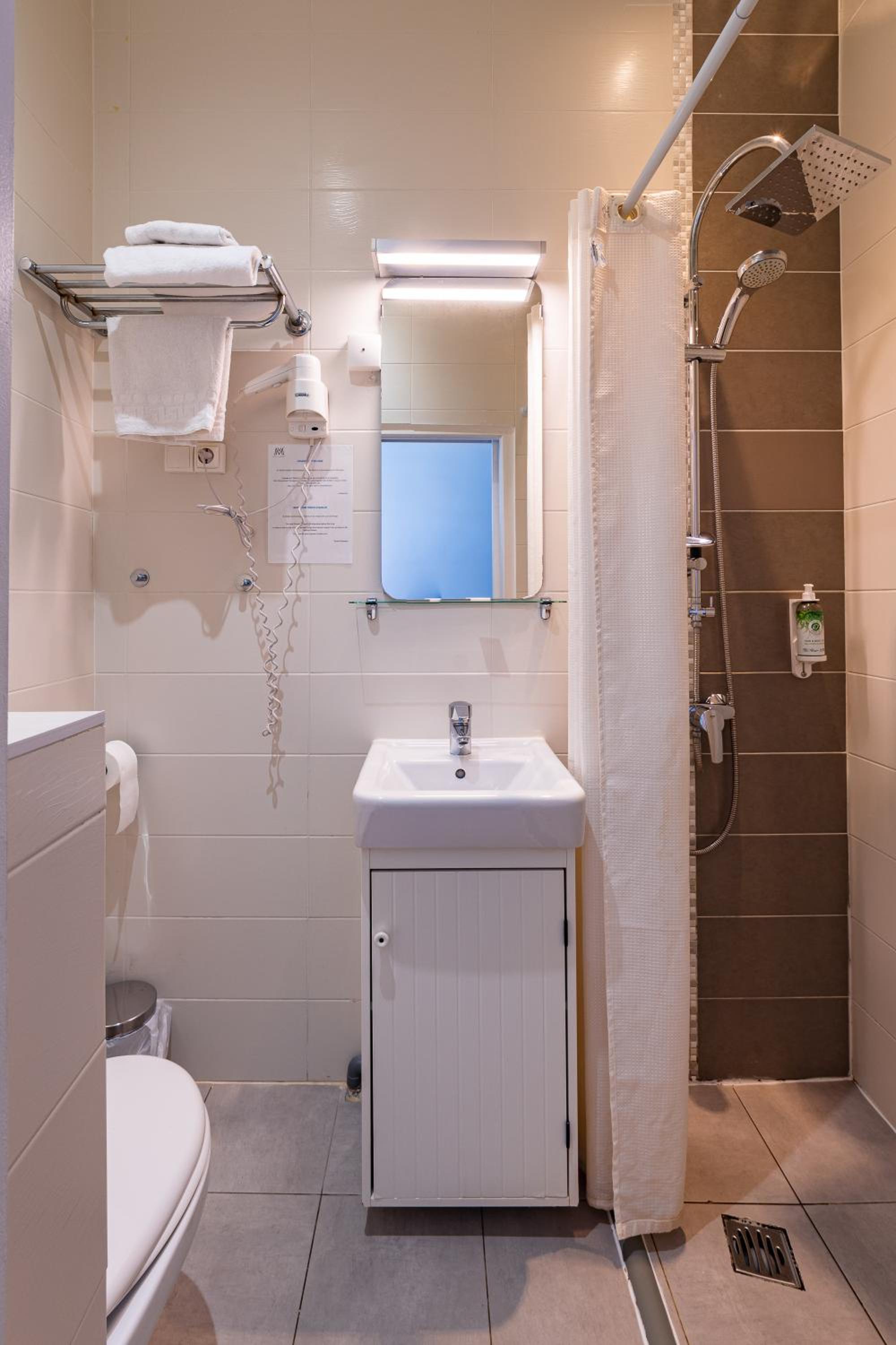 Classic Single Room with Shower photo 2