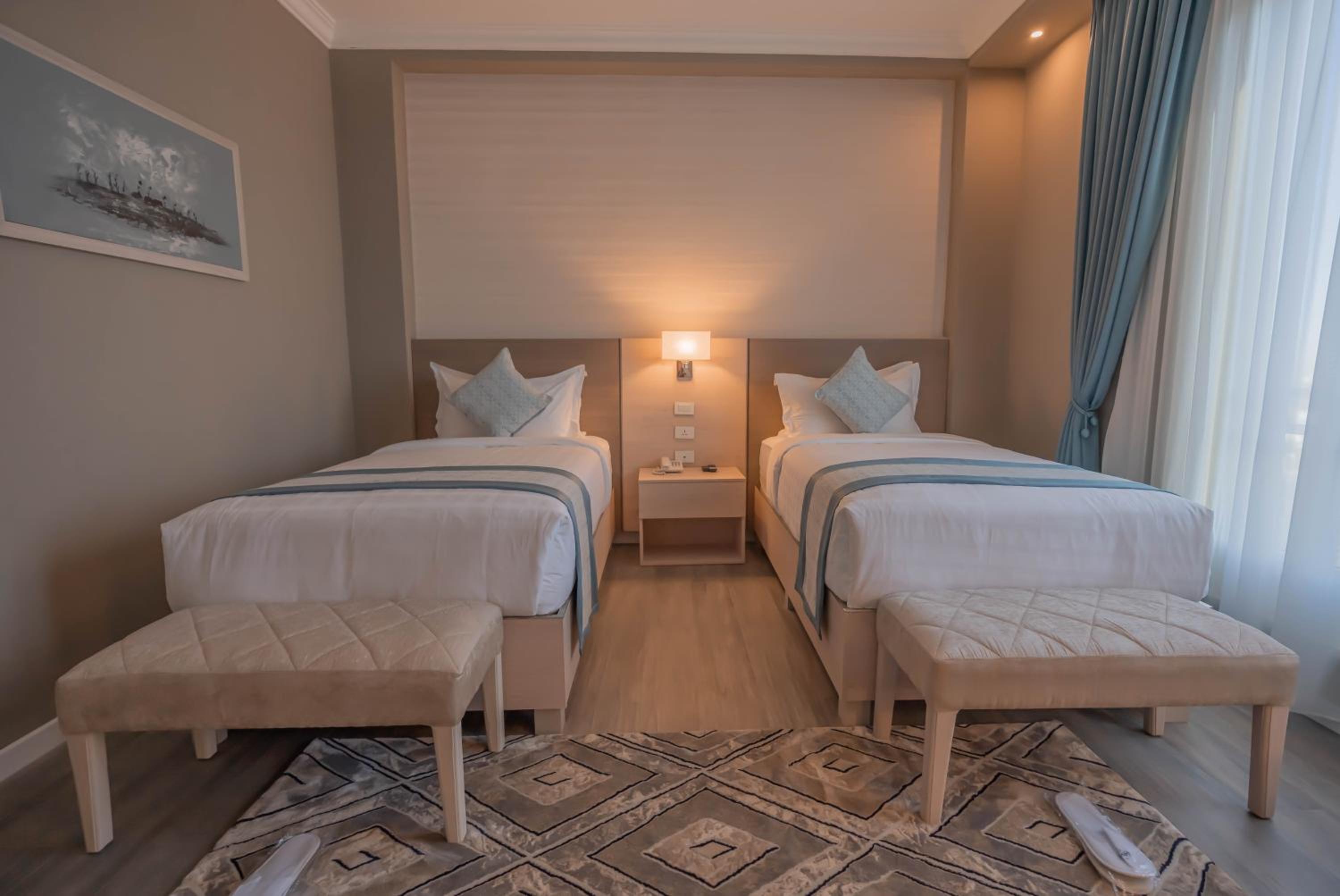 Twin Room - Photo 9