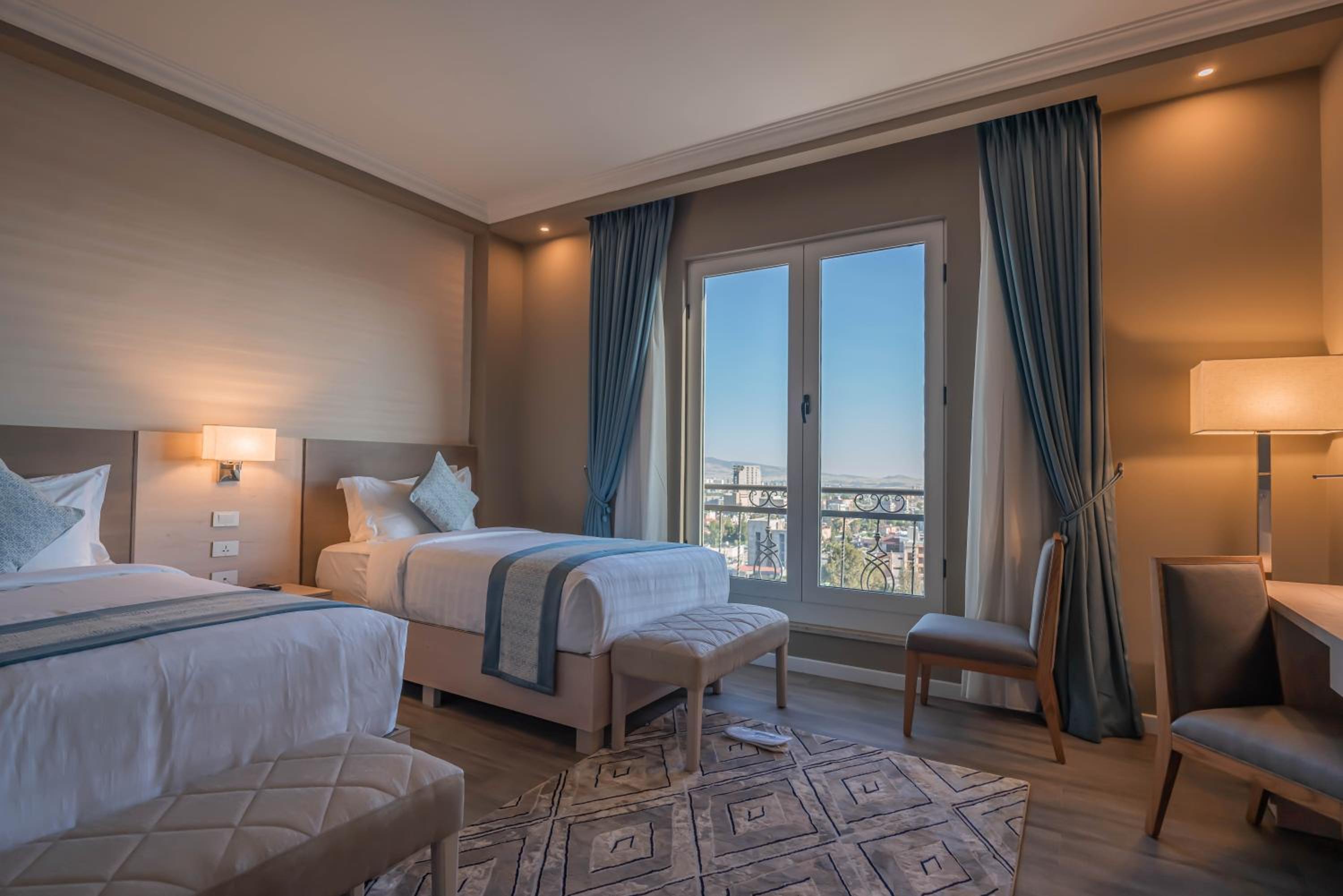 Twin Room - Photo 8
