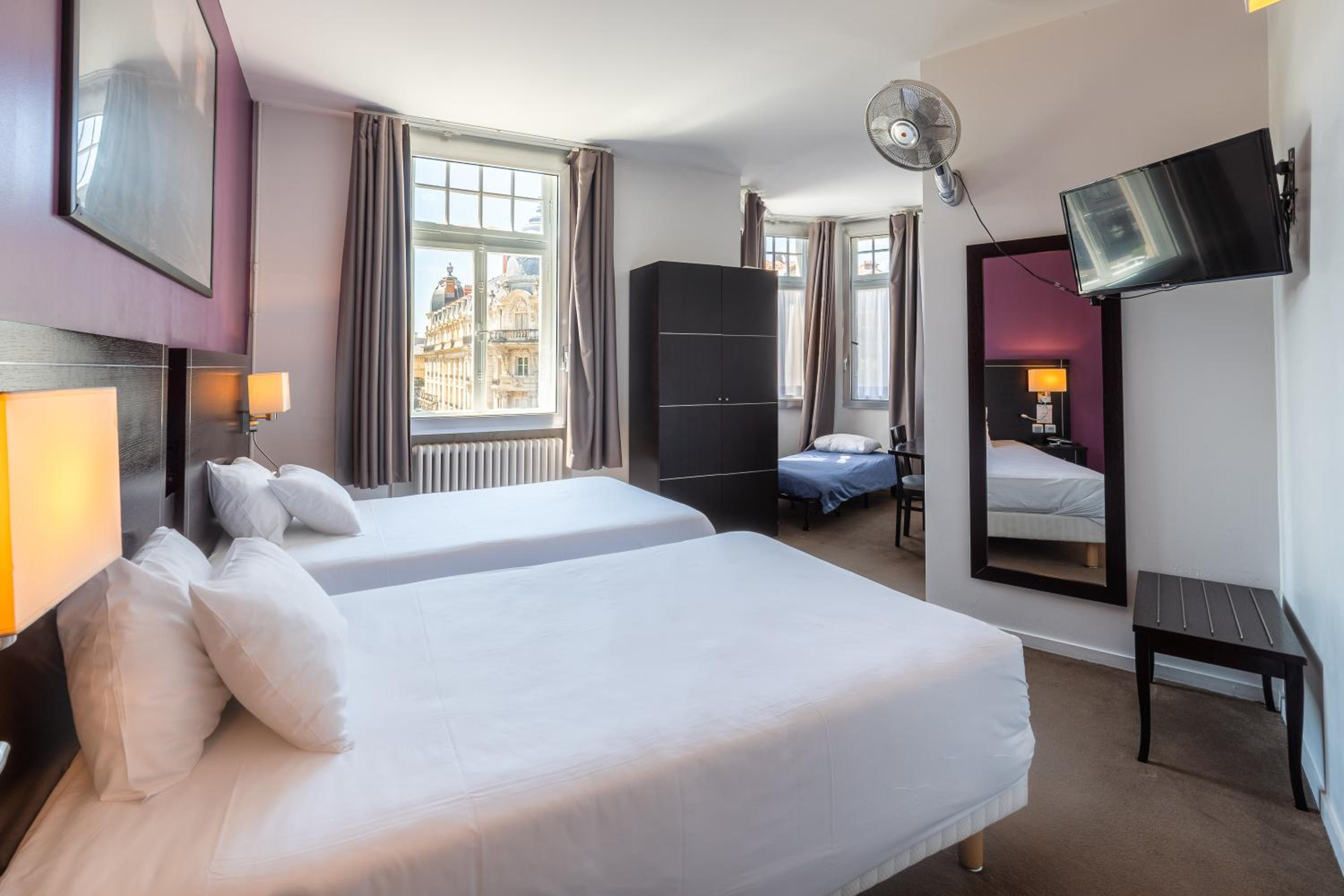 Comfort Twin Room - Photo 22
