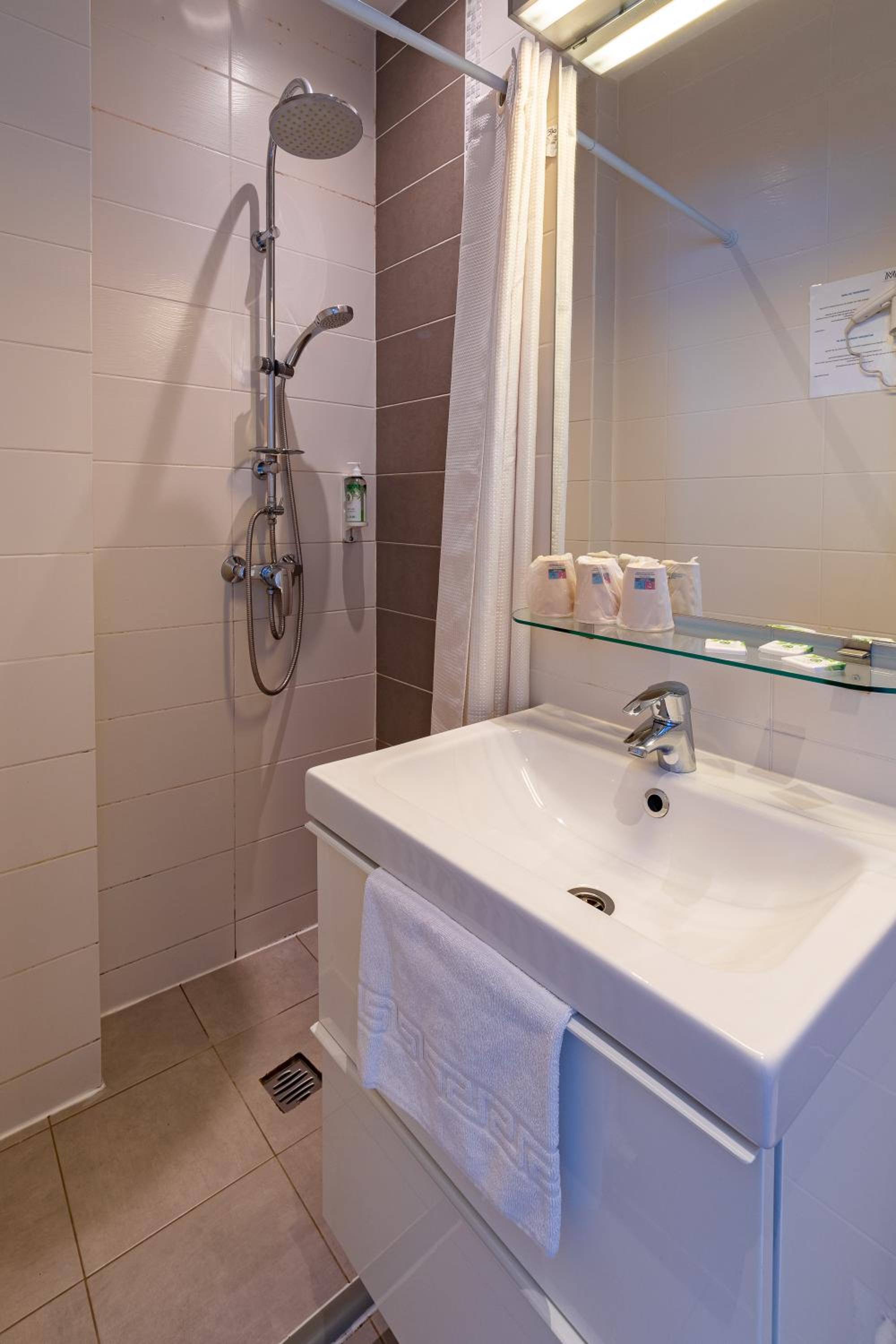 Classic Double Room - Photo 10