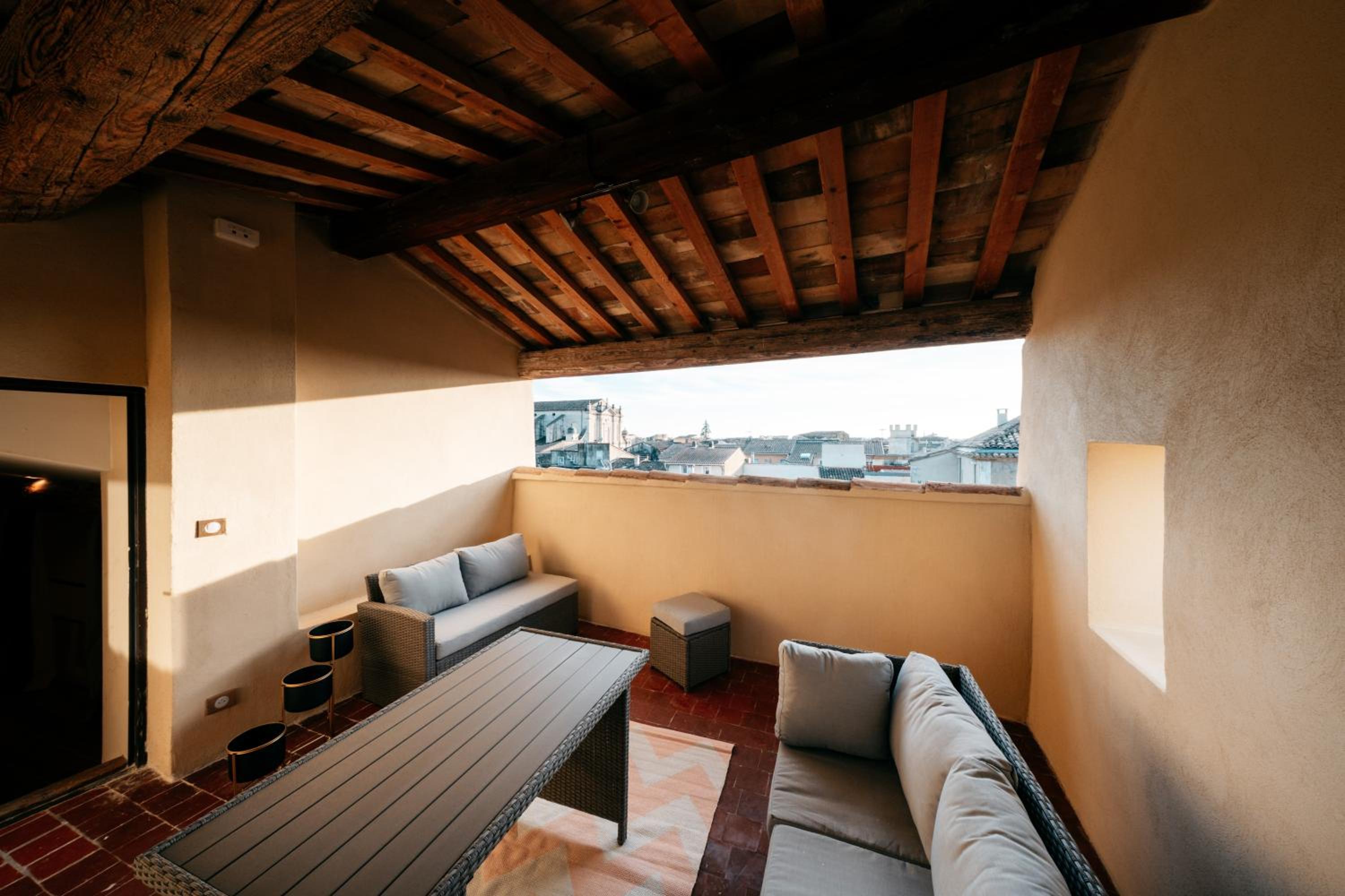 Apartment with Terrace - Photo 7