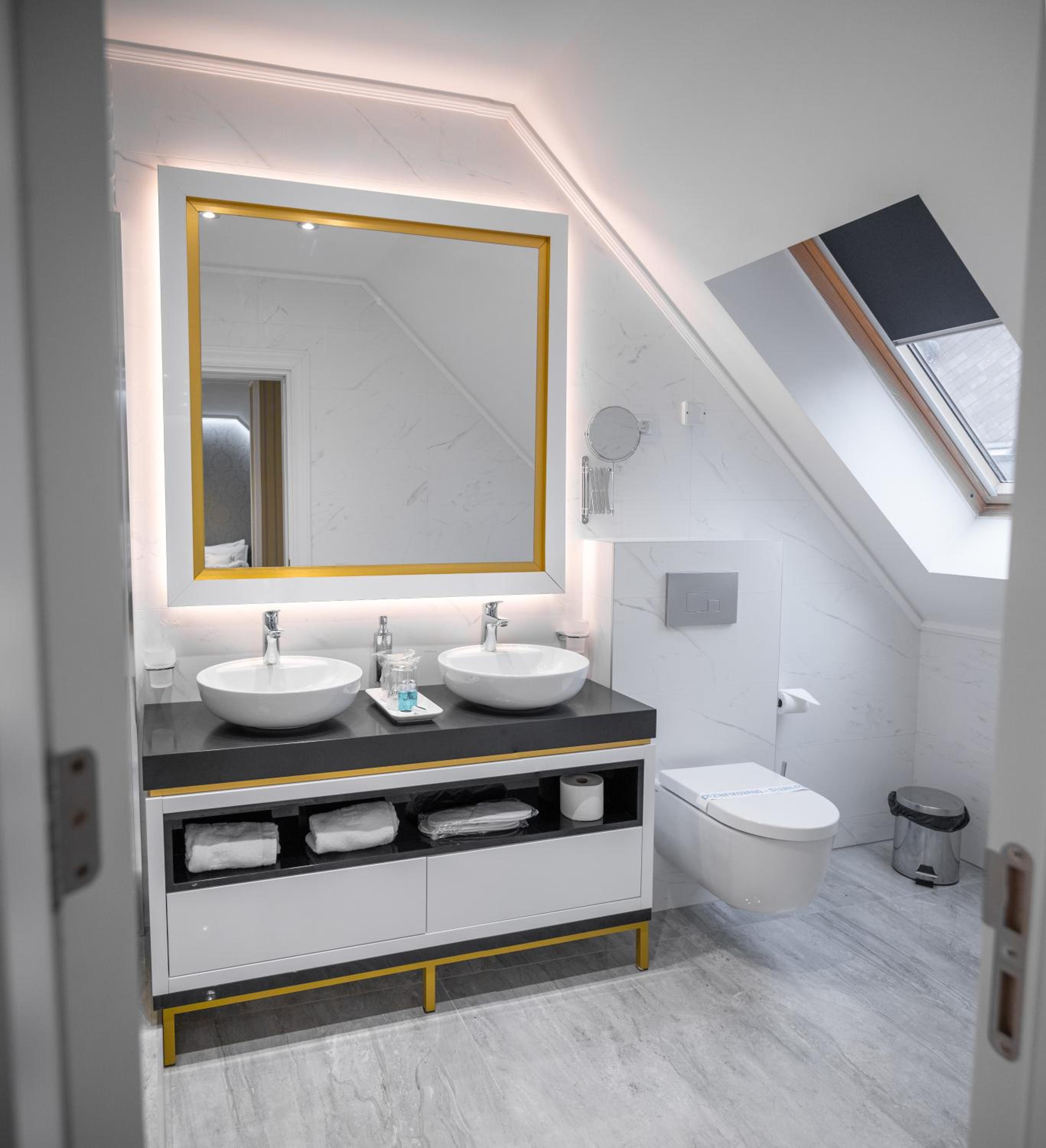 Large Double or Twin Room photo 3
