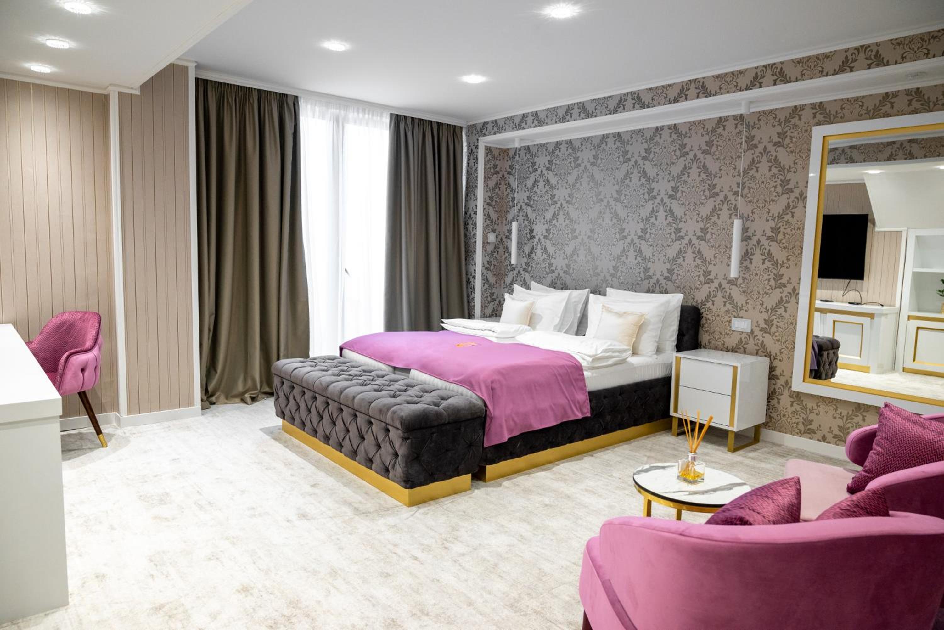 Deluxe Double Room with Balcony photo 1